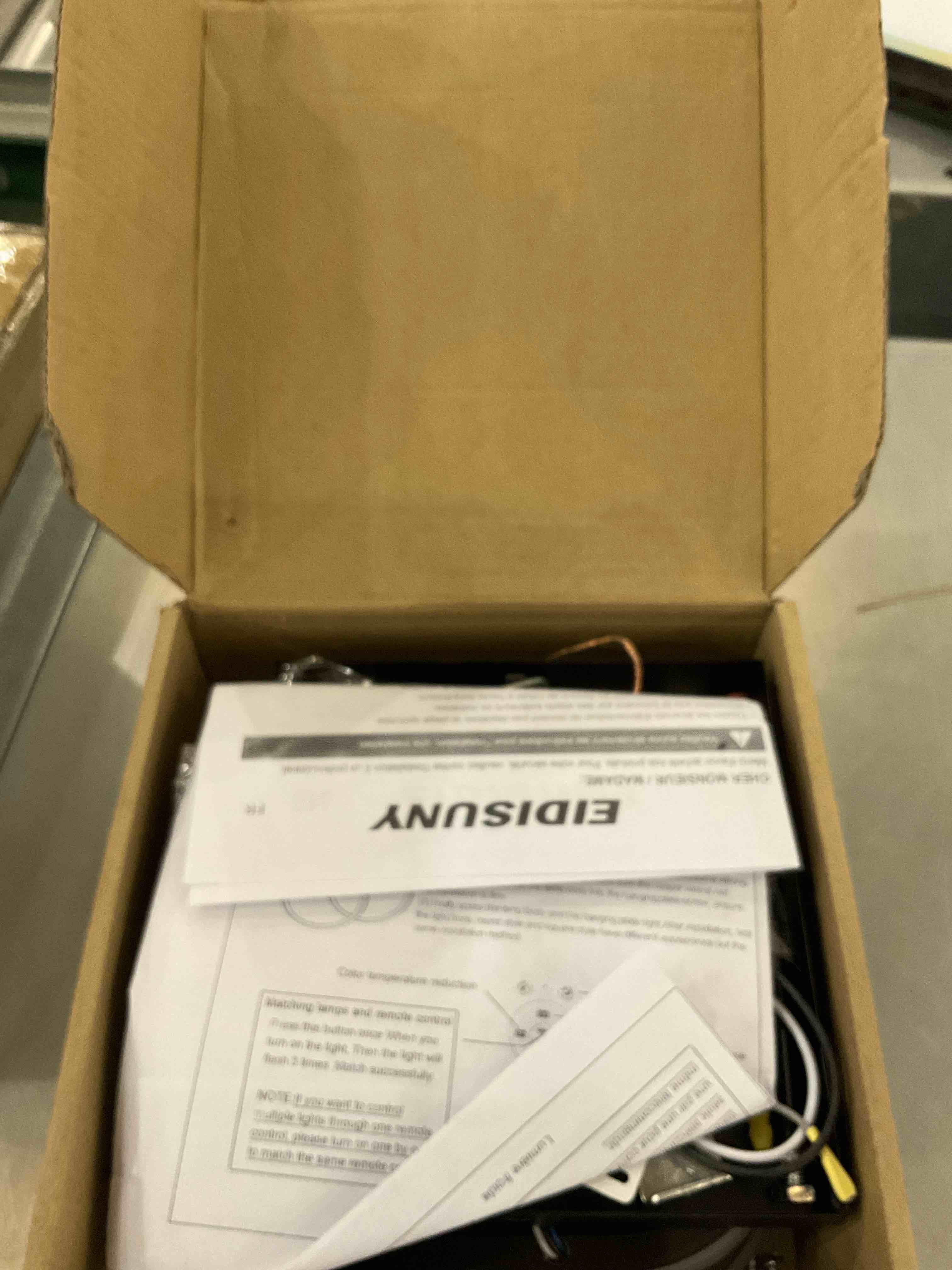 https://s3.amazonaws.com/lotting-images-prod/BargainHunt/EXS01546072_1714402638404.jpeg