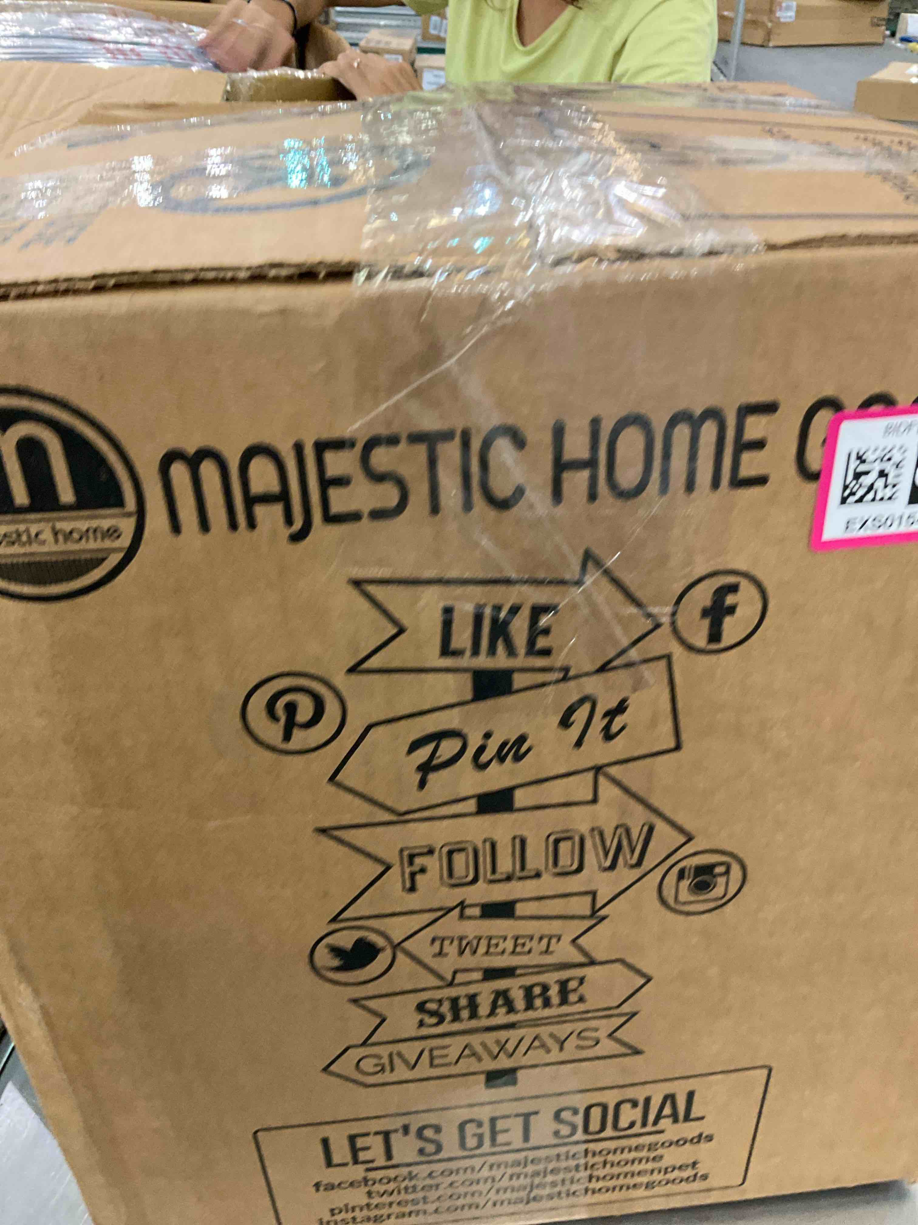 https://s3.amazonaws.com/lotting-images-prod/BargainHunt/EXS01546112_1714486983860.jpeg
