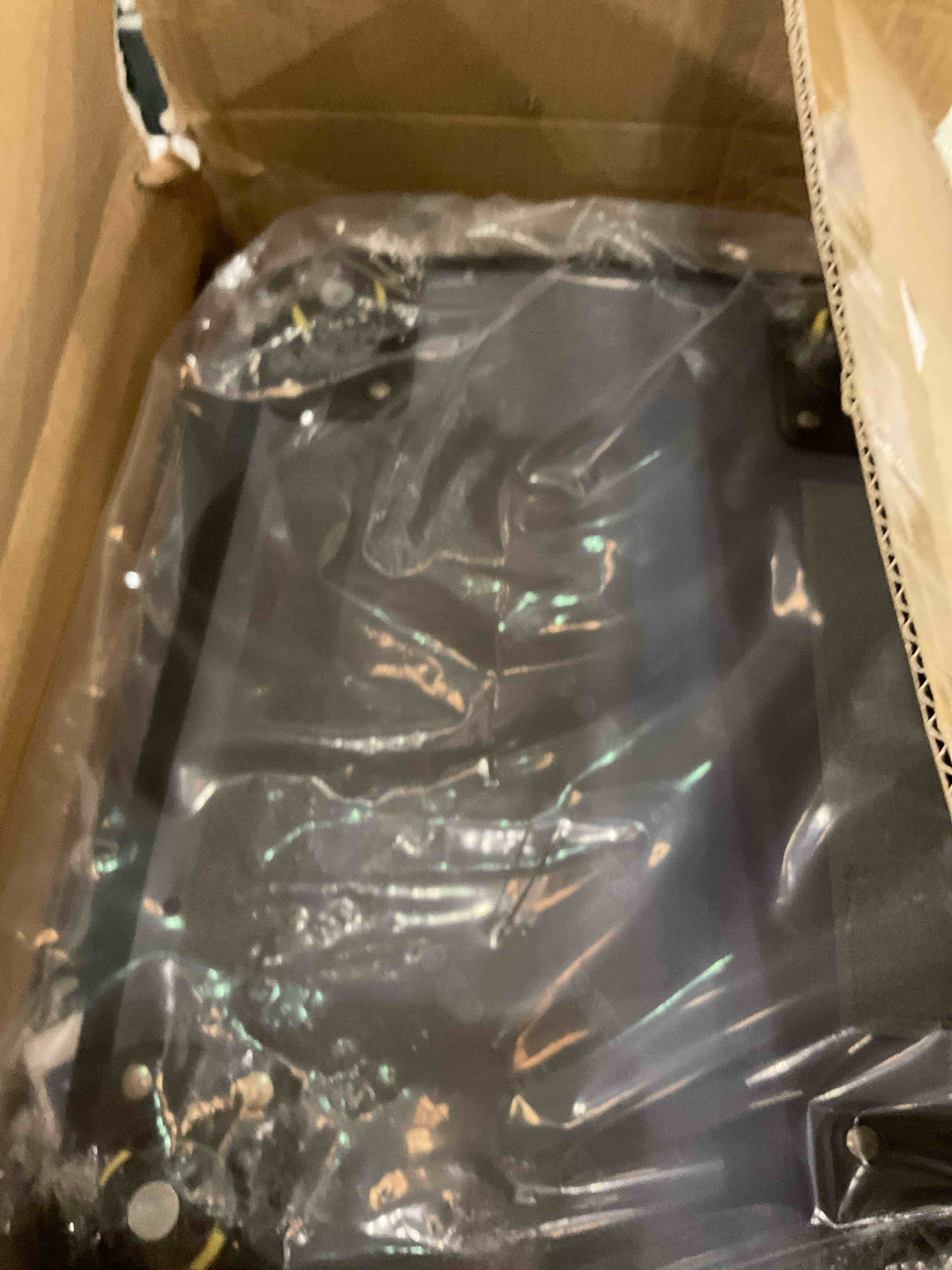 https://s3.amazonaws.com/lotting-images-prod/BargainHunt/EXS01546258_1714575593099.jpeg