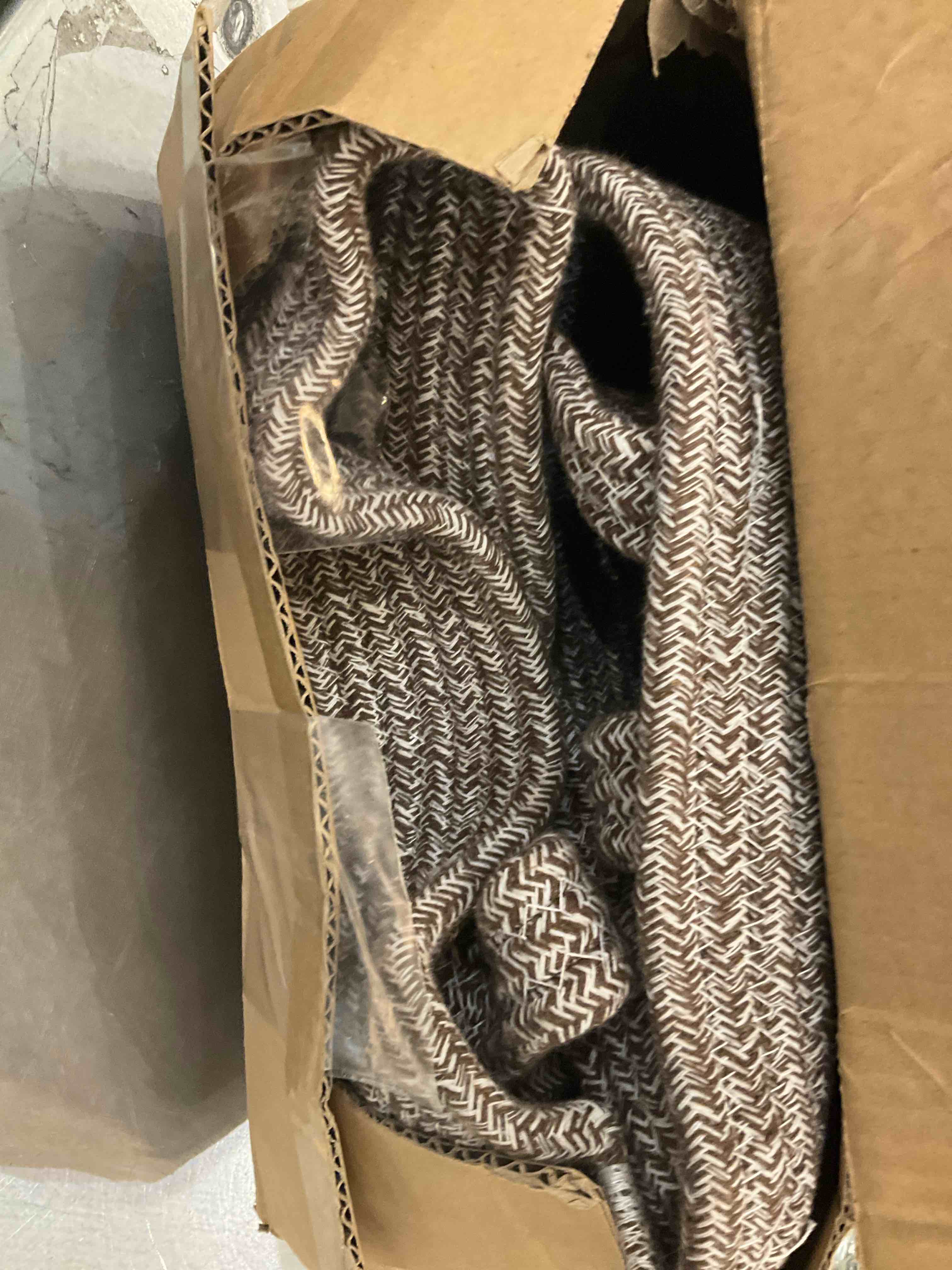 https://s3.amazonaws.com/lotting-images-prod/BargainHunt/EXS01546770_1714067581887.jpeg