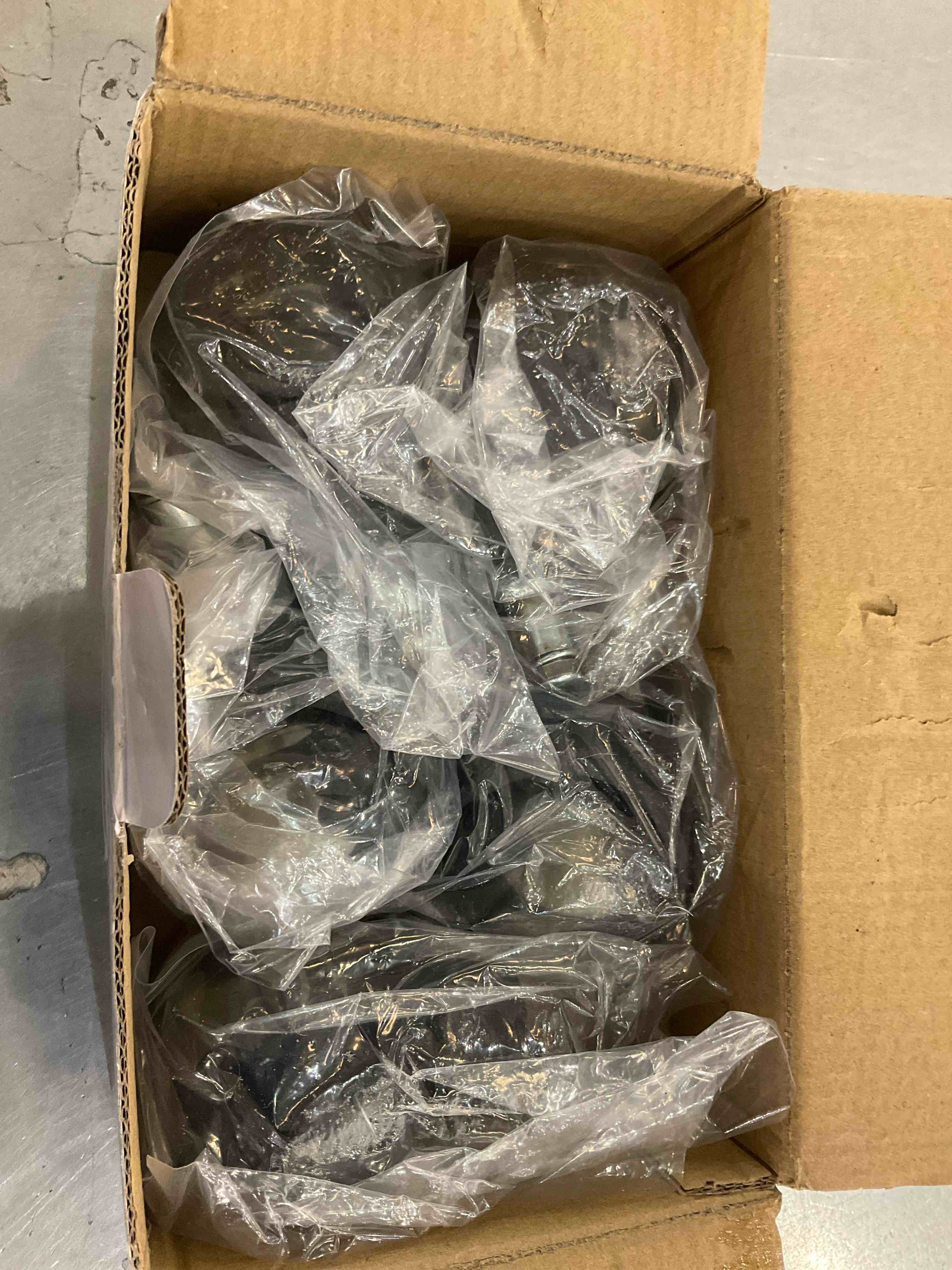 https://s3.amazonaws.com/lotting-images-prod/BargainHunt/EXS01546897_1714156969102.jpeg