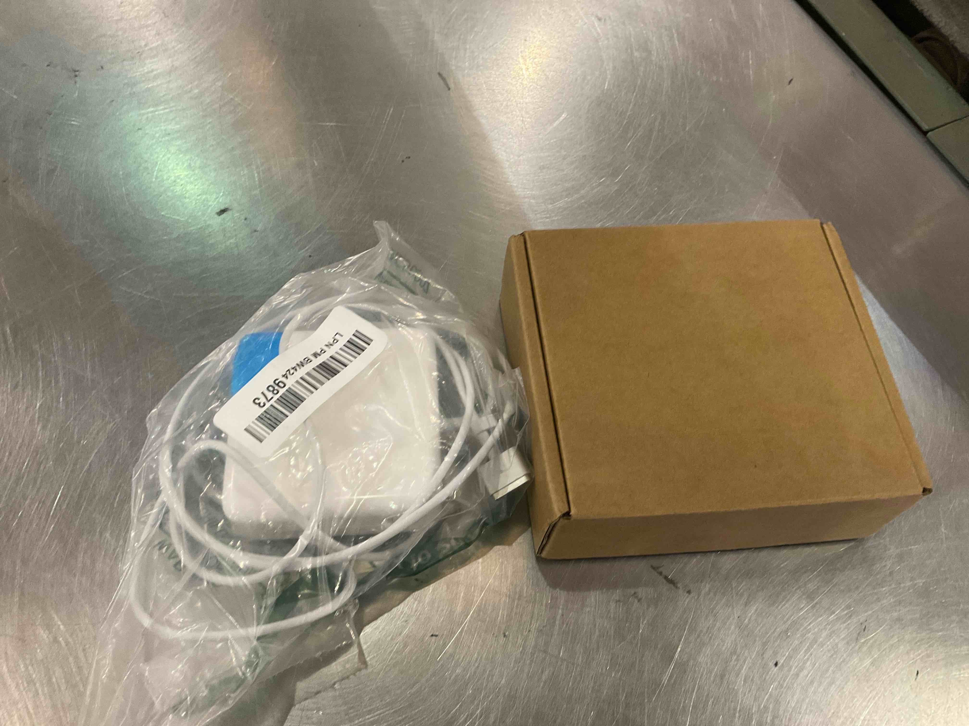 https://s3.amazonaws.com/lotting-images-prod/BargainHunt/EXS01547025_1714140290239.jpeg