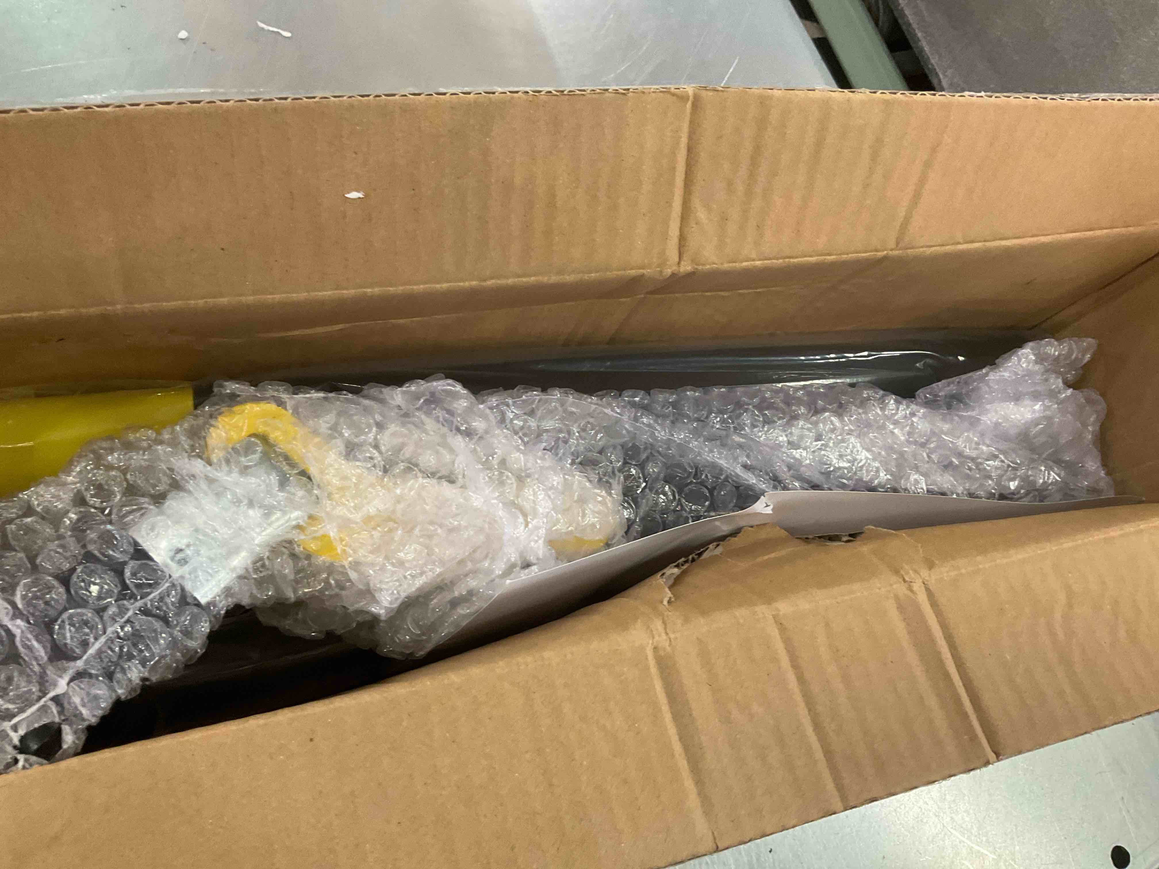 https://s3.amazonaws.com/lotting-images-prod/BargainHunt/EXS01547048_1714145298362.jpeg