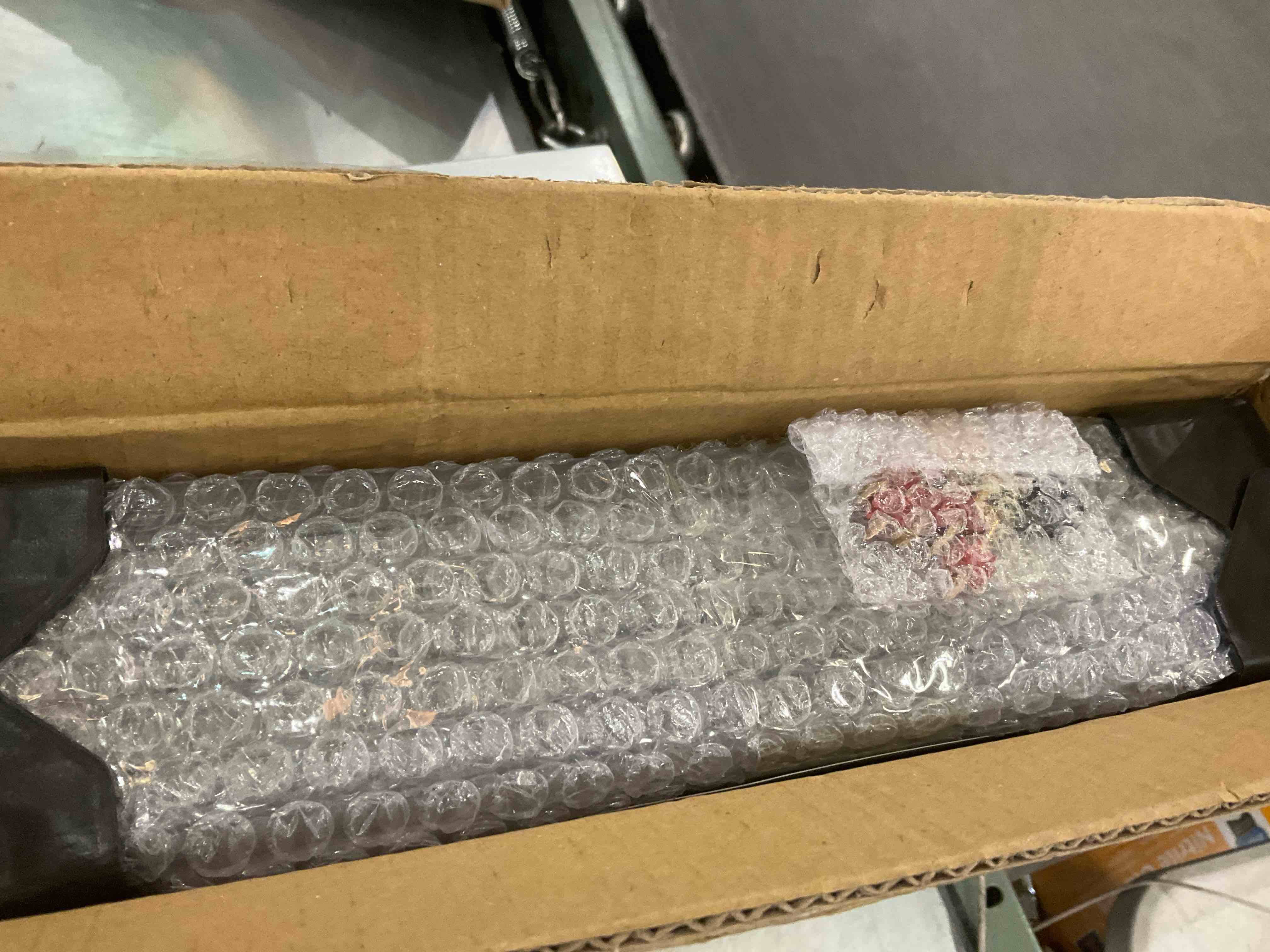 https://s3.amazonaws.com/lotting-images-prod/BargainHunt/EXS01547123_1714398362214.jpeg