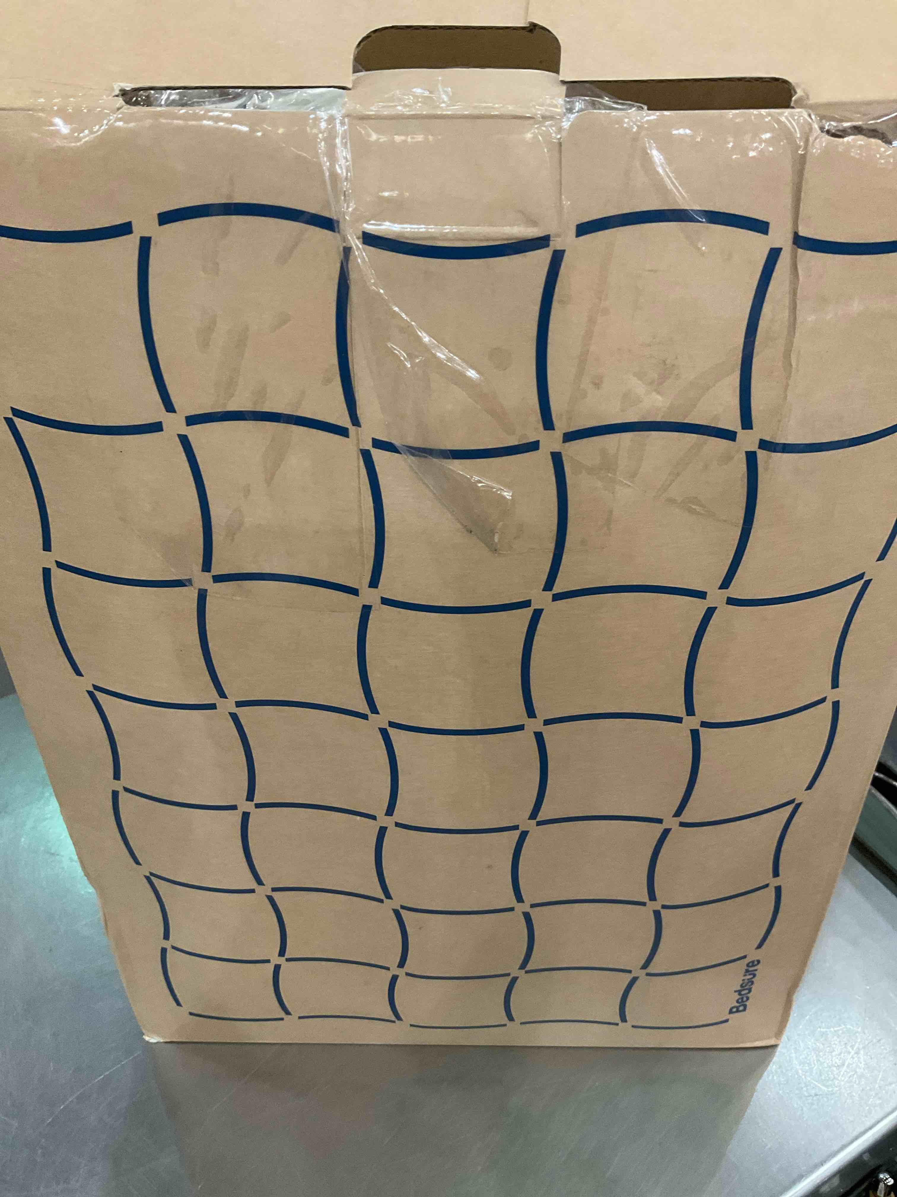 https://s3.amazonaws.com/lotting-images-prod/BargainHunt/EXS01547236_1714417080683.jpeg