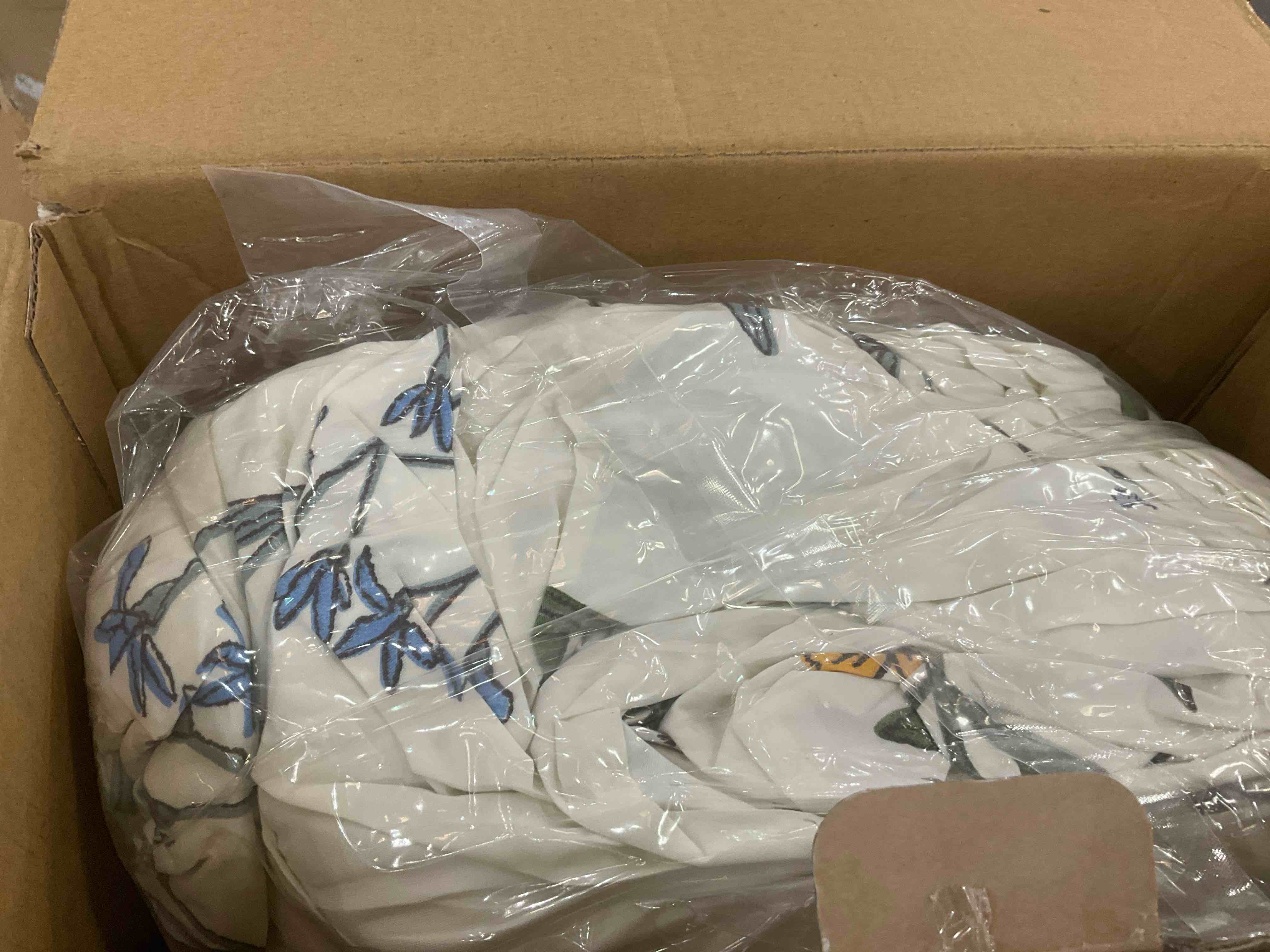 https://s3.amazonaws.com/lotting-images-prod/BargainHunt/EXS01547236_1714417085154.jpeg