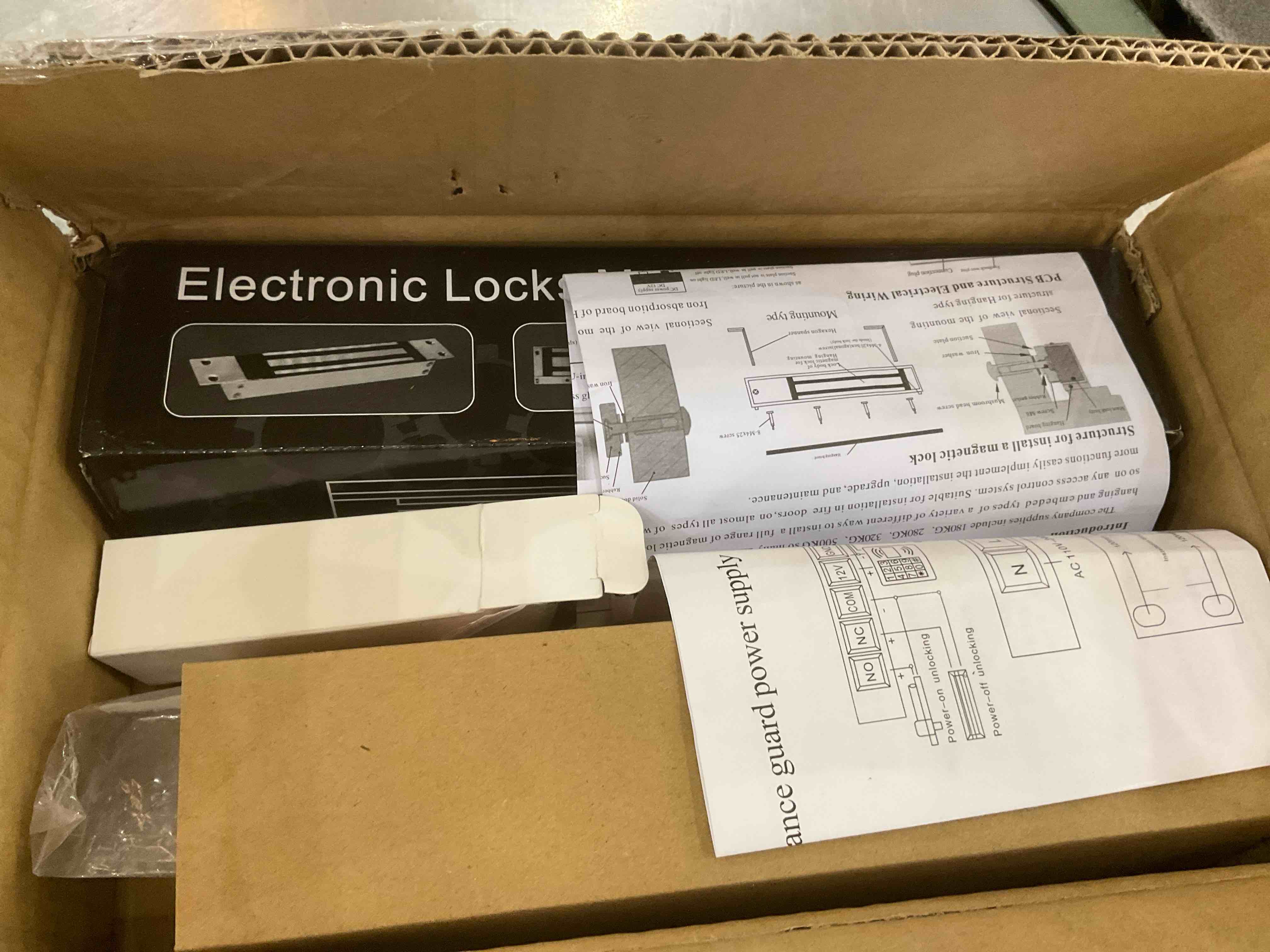 https://s3.amazonaws.com/lotting-images-prod/BargainHunt/EXS01547343_1714488957981.jpeg