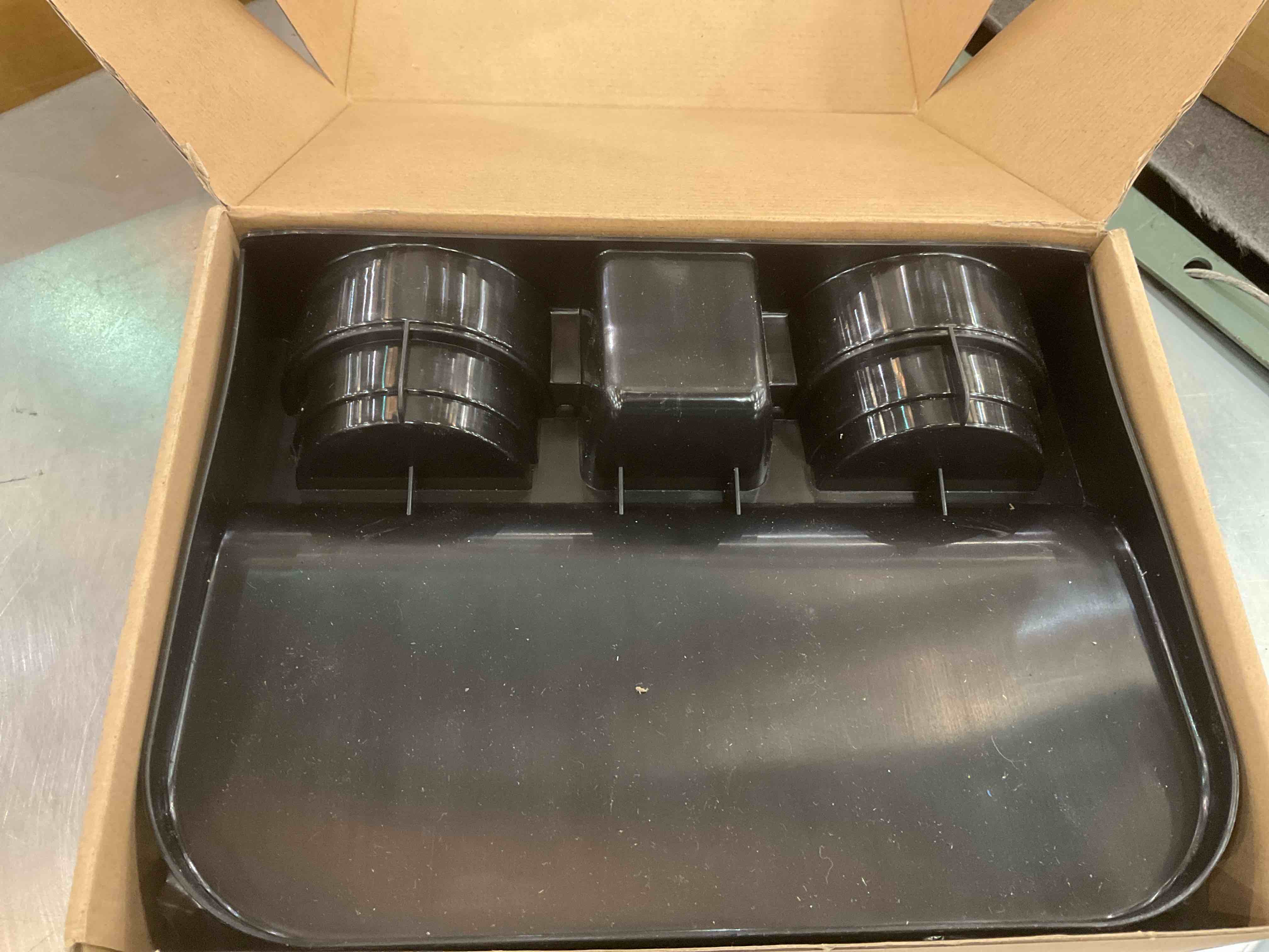 https://s3.amazonaws.com/lotting-images-prod/BargainHunt/EXS01547379_1714495862098.jpeg