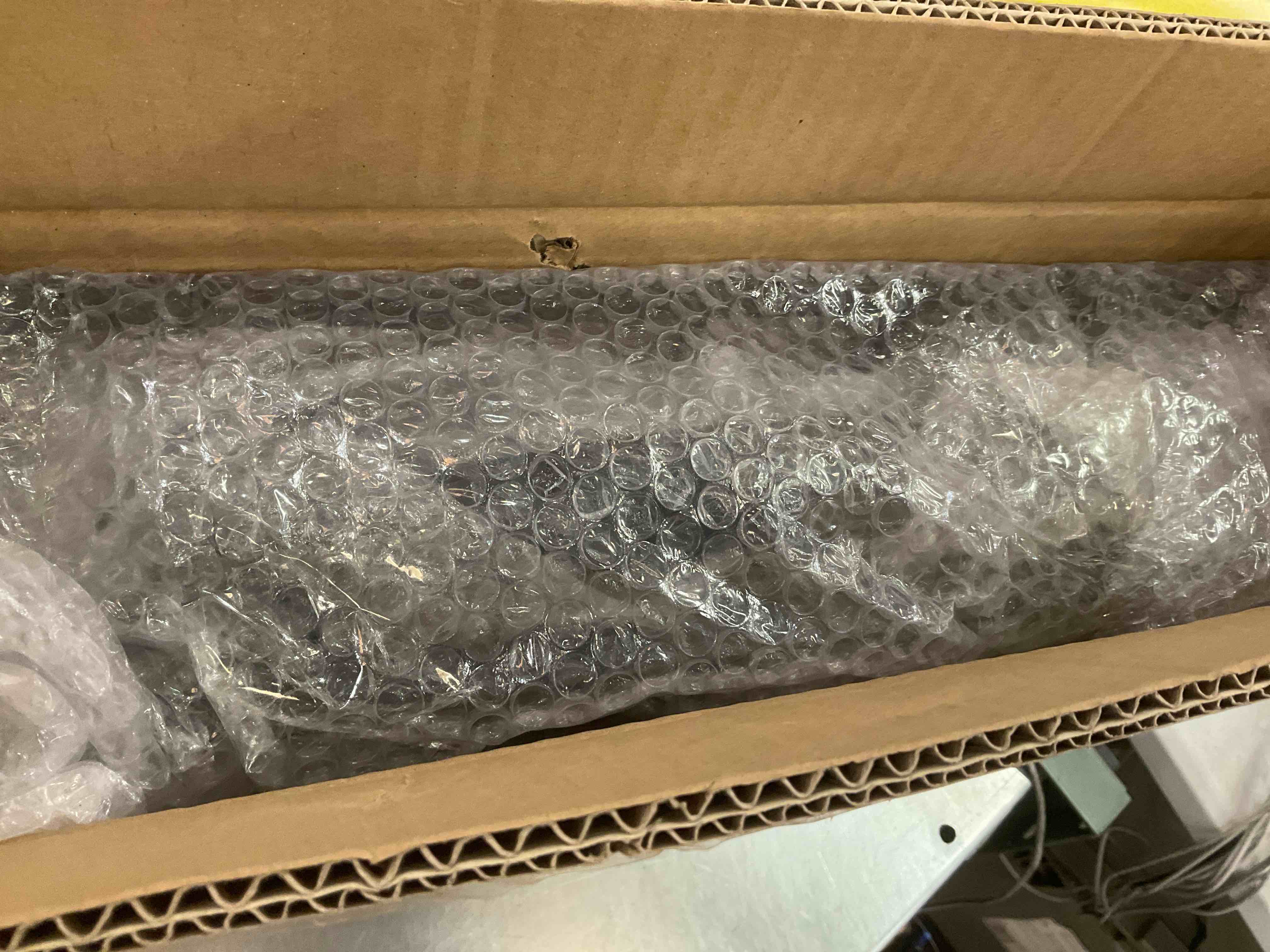 https://s3.amazonaws.com/lotting-images-prod/BargainHunt/EXS01547495_1714582966614.jpeg