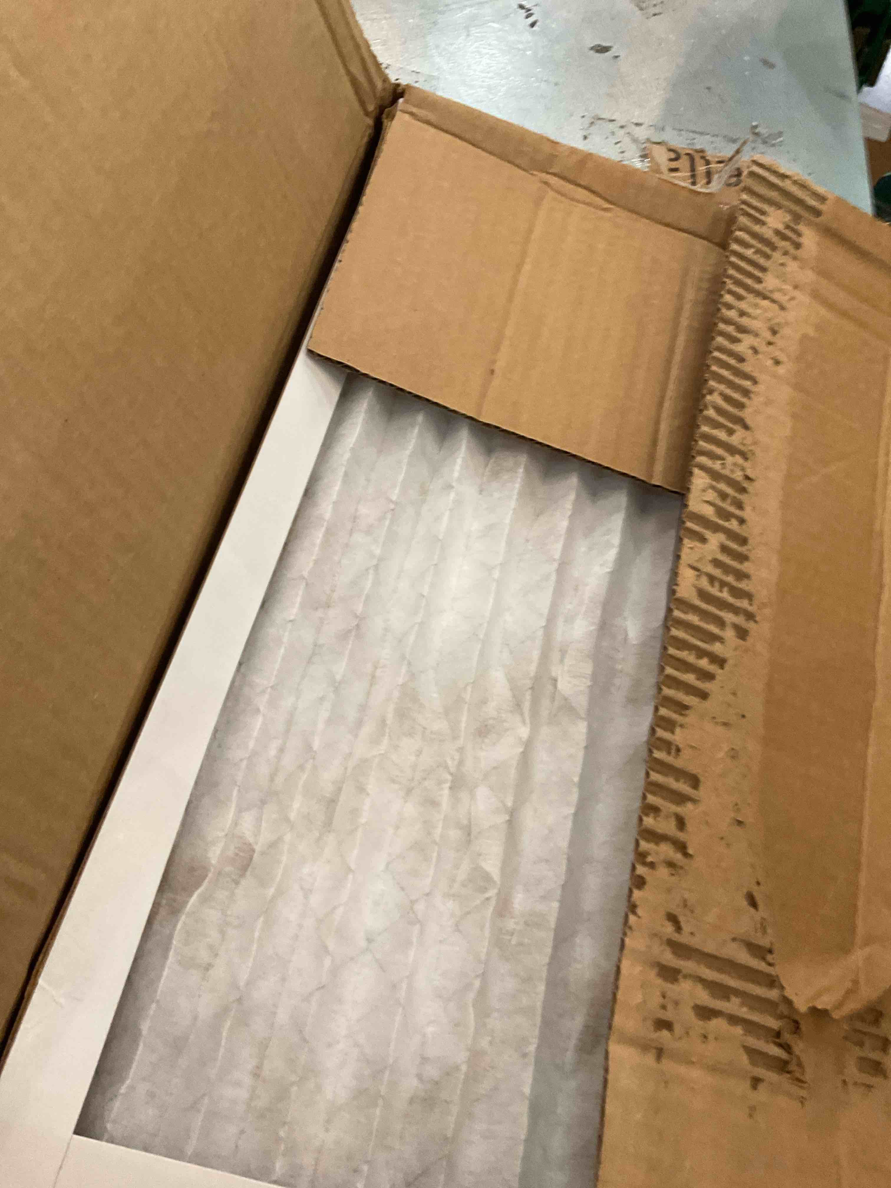 https://s3.amazonaws.com/lotting-images-prod/BargainHunt/EXS01547752_1714669654223.jpeg
