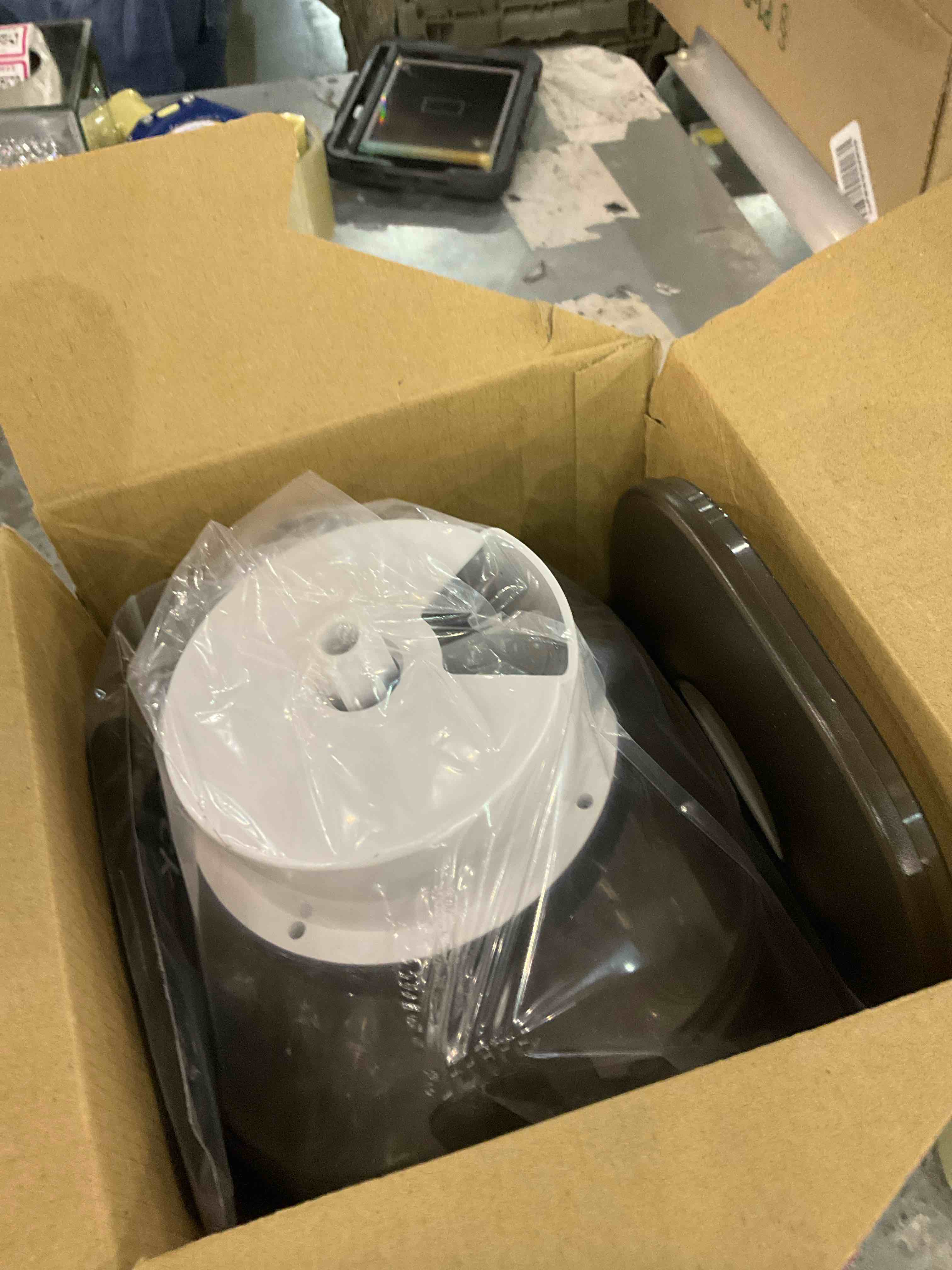https://s3.amazonaws.com/lotting-images-prod/BargainHunt/EXS01547840_1714738616061.jpeg