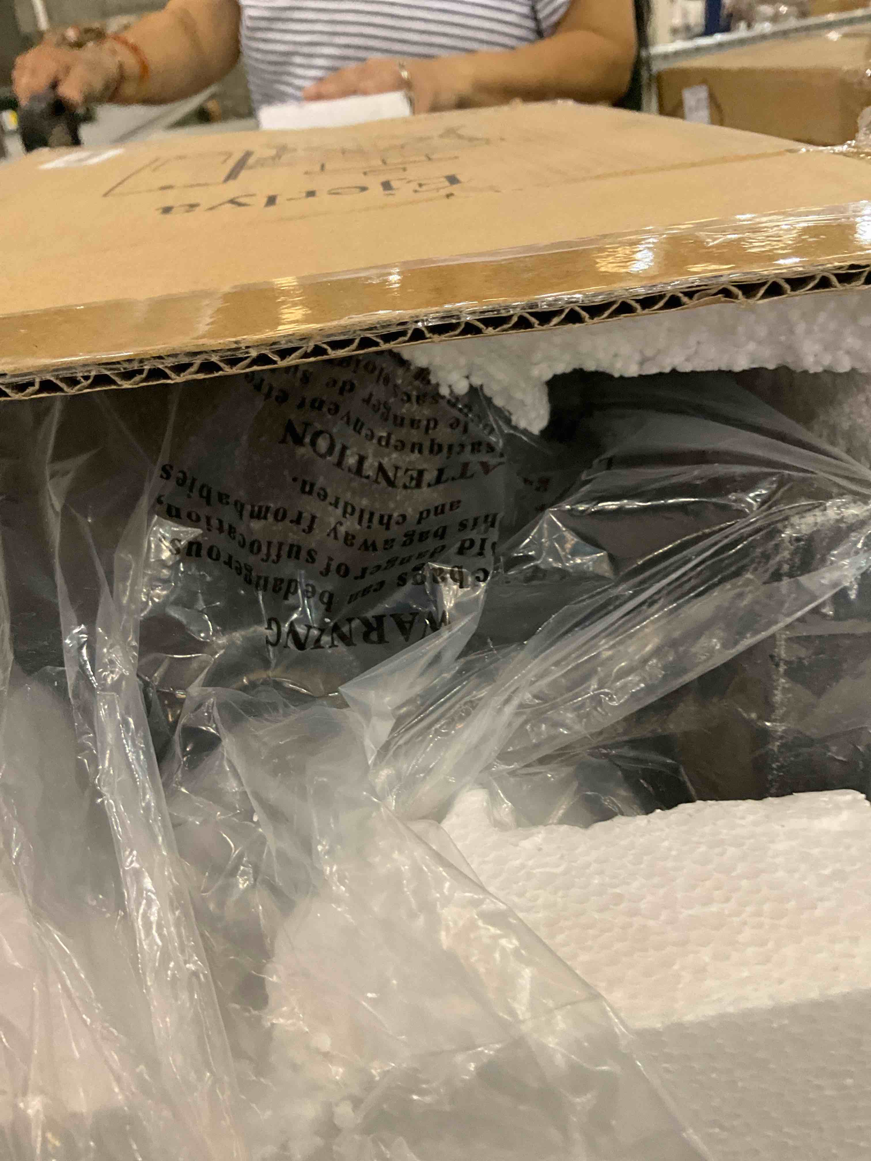 https://s3.amazonaws.com/lotting-images-prod/BargainHunt/EXS01547926_1714748339418.jpeg