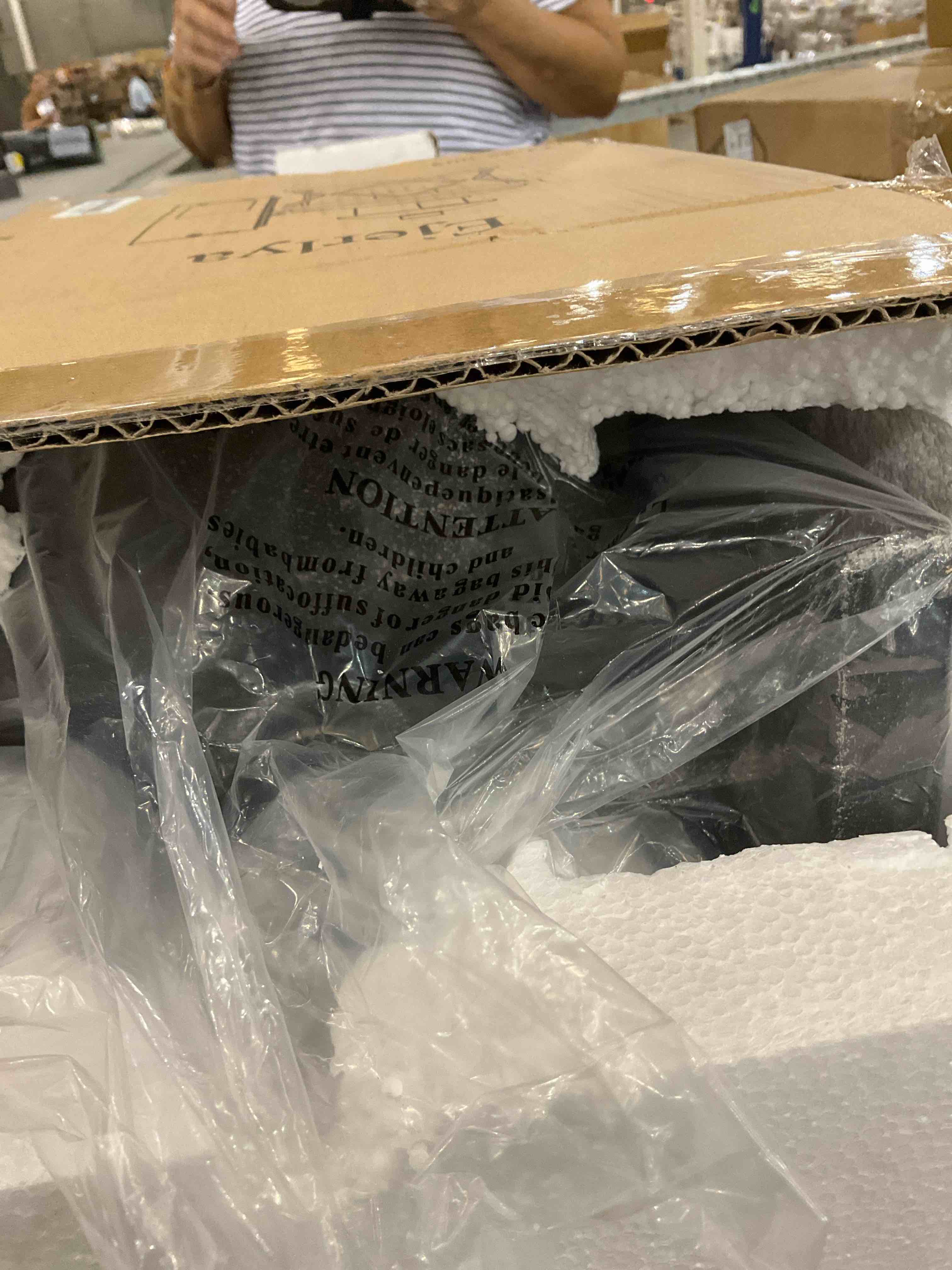 https://s3.amazonaws.com/lotting-images-prod/BargainHunt/EXS01547926_1714748340725.jpeg