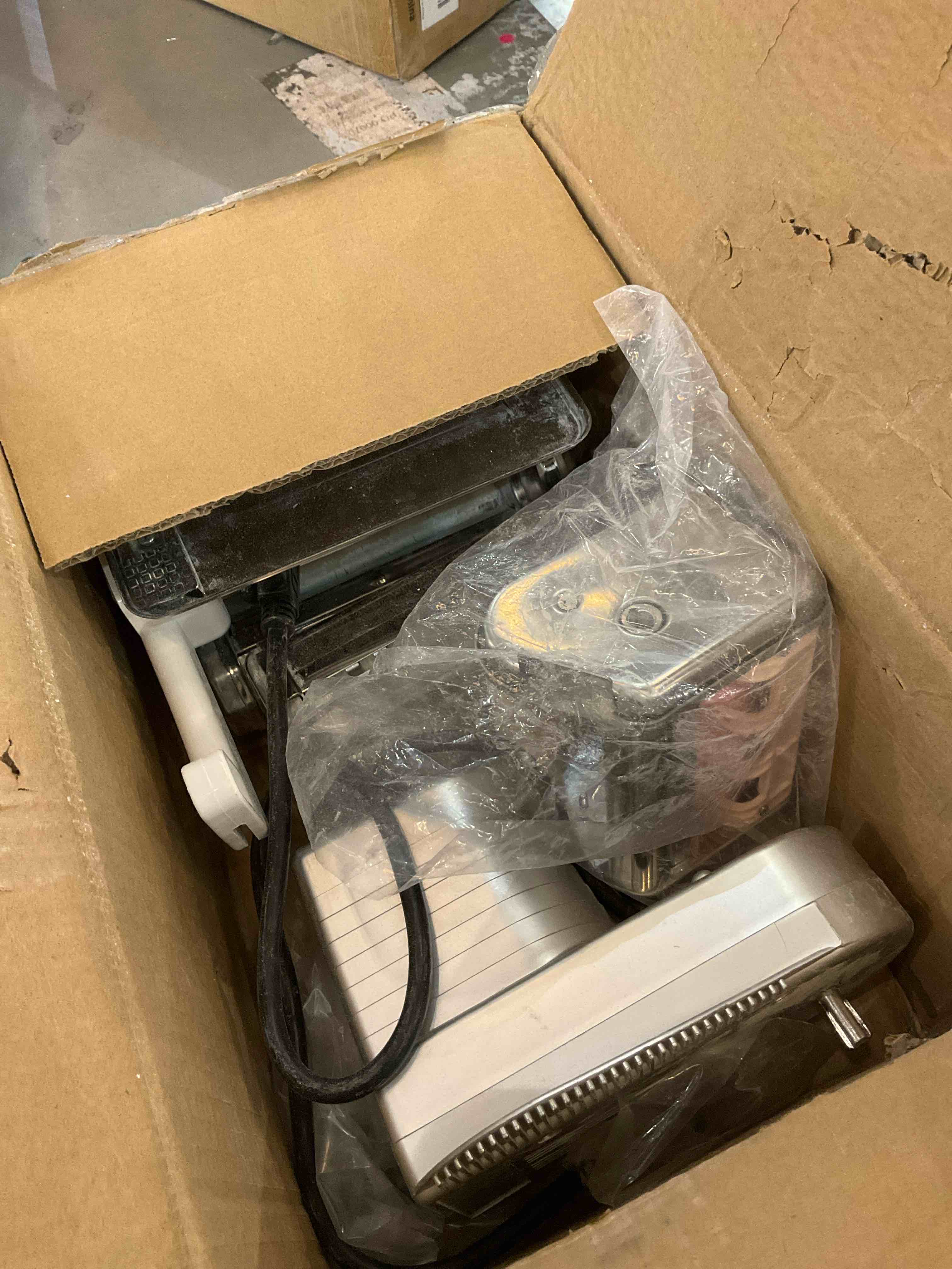 https://s3.amazonaws.com/lotting-images-prod/BargainHunt/EXS01547931_1714748670860.jpeg