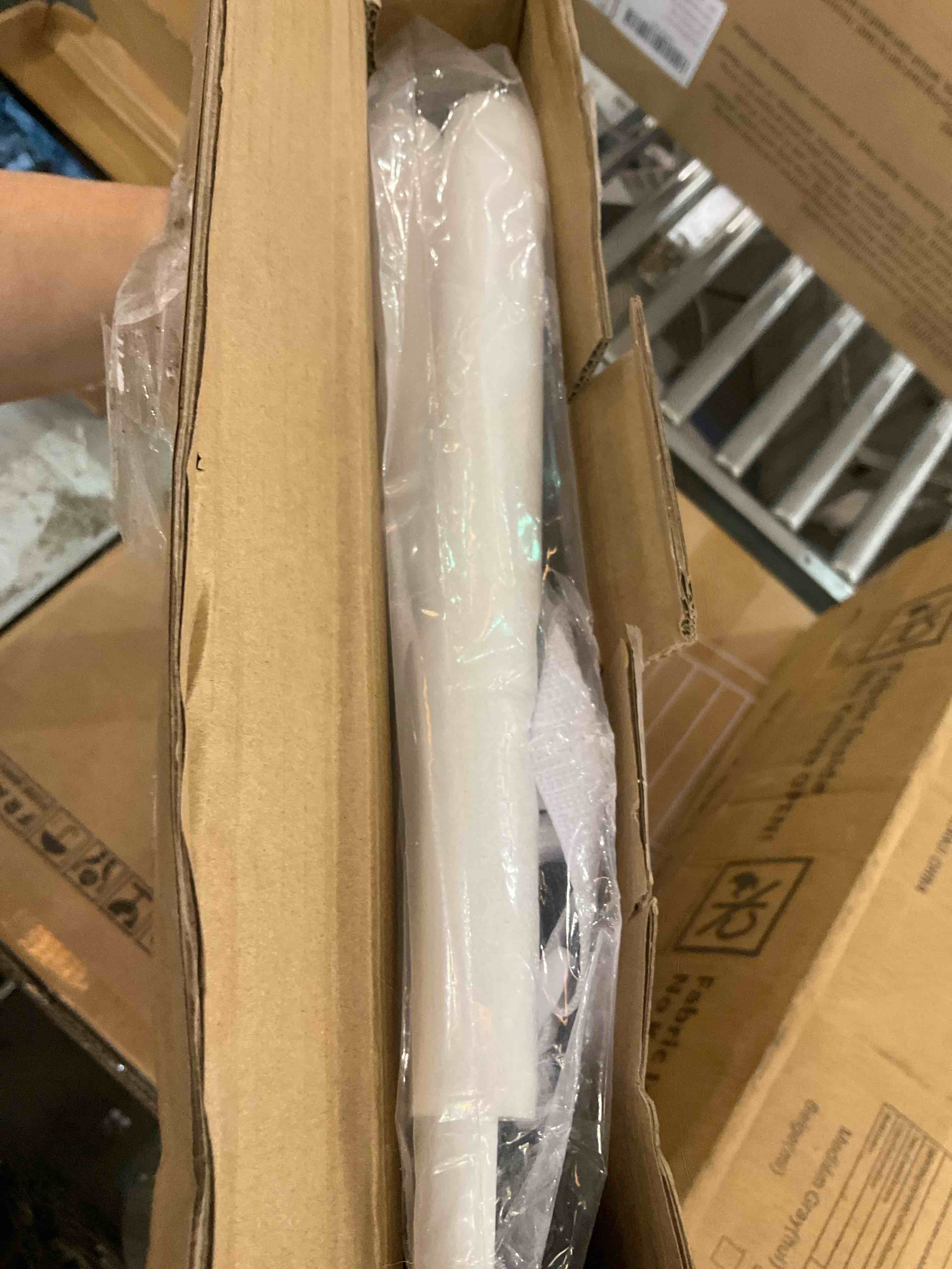 https://s3.amazonaws.com/lotting-images-prod/BargainHunt/EXS01548369_1722351674327.jpeg