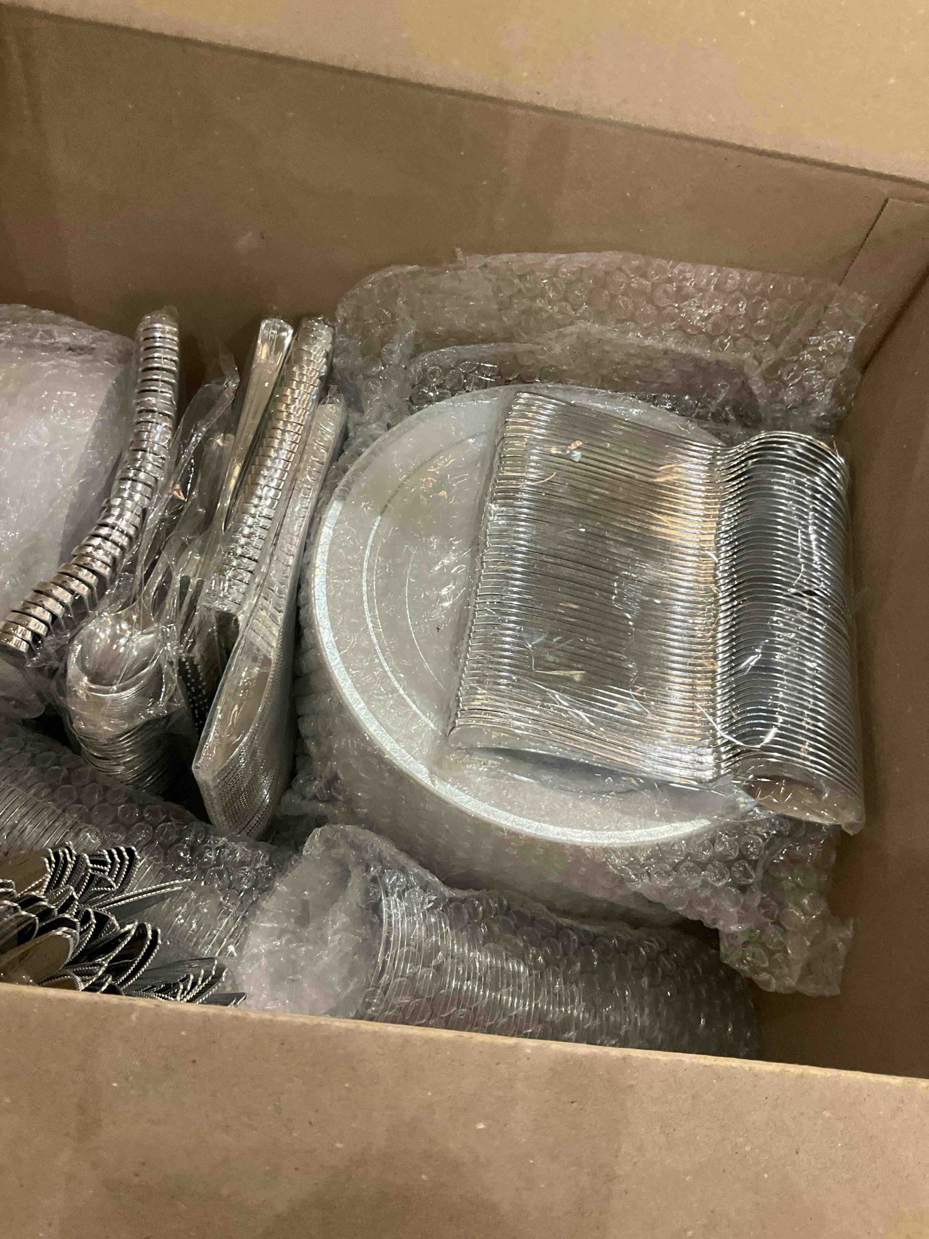https://s3.amazonaws.com/lotting-images-prod/BargainHunt/EXS01548568_1718627865118.jpeg