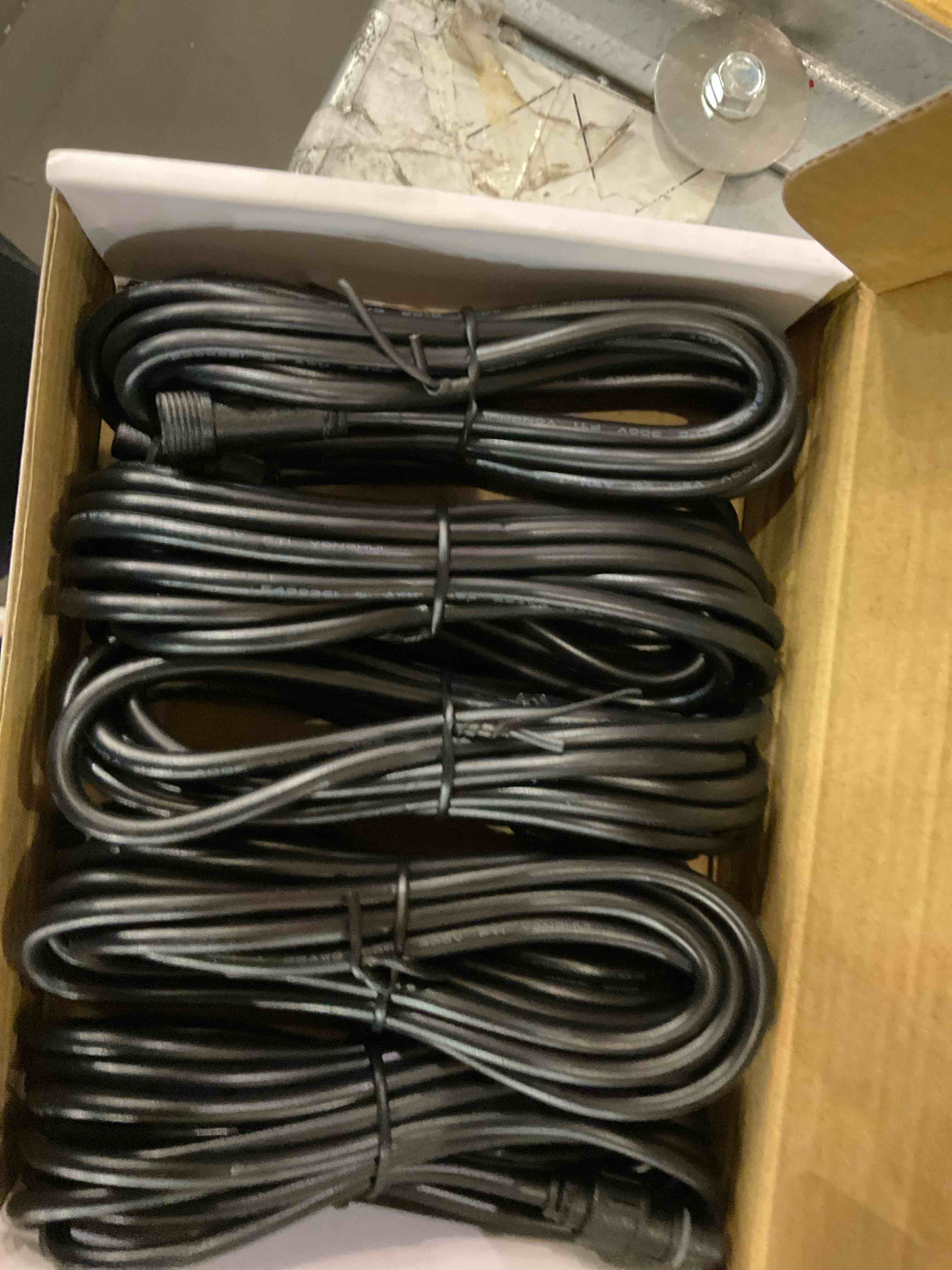https://s3.amazonaws.com/lotting-images-prod/BargainHunt/EXS01549264_1715625355805.jpeg