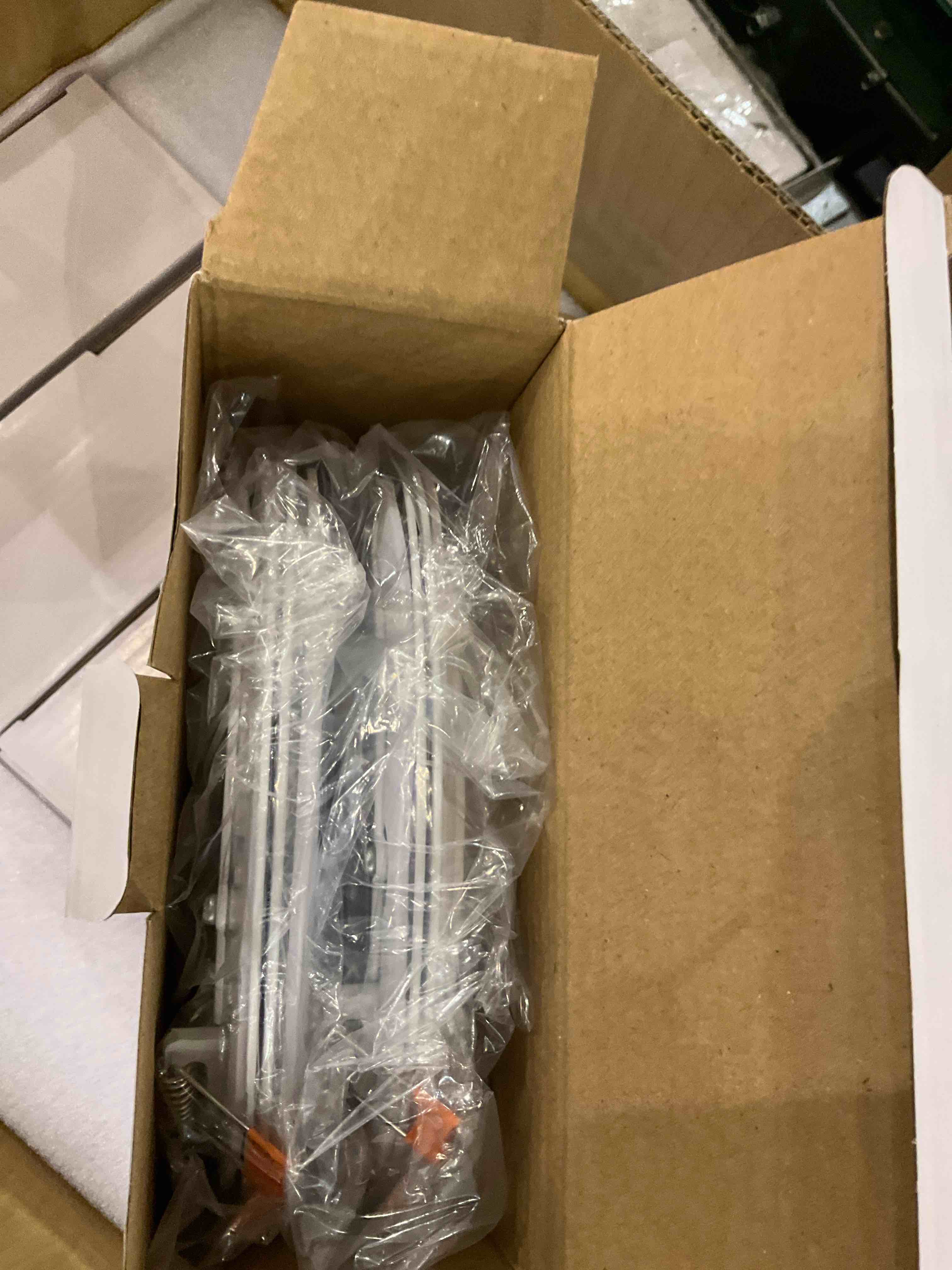 https://s3.amazonaws.com/lotting-images-prod/BargainHunt/EXS01549493_1715867400074.jpeg
