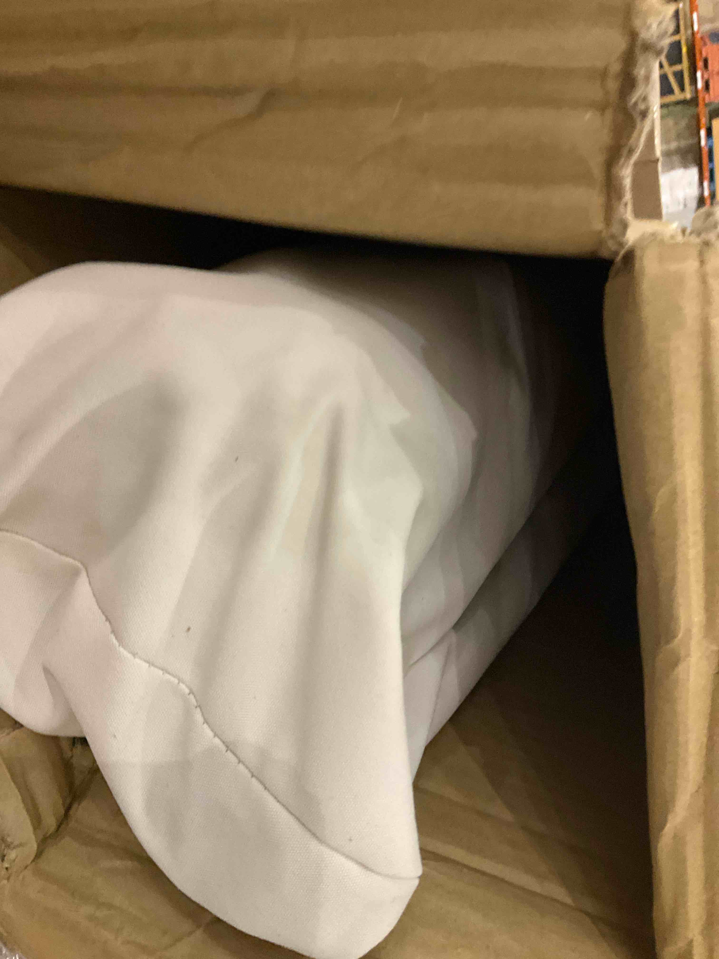 https://s3.amazonaws.com/lotting-images-prod/BargainHunt/EXS01549495_1715867689569.jpeg