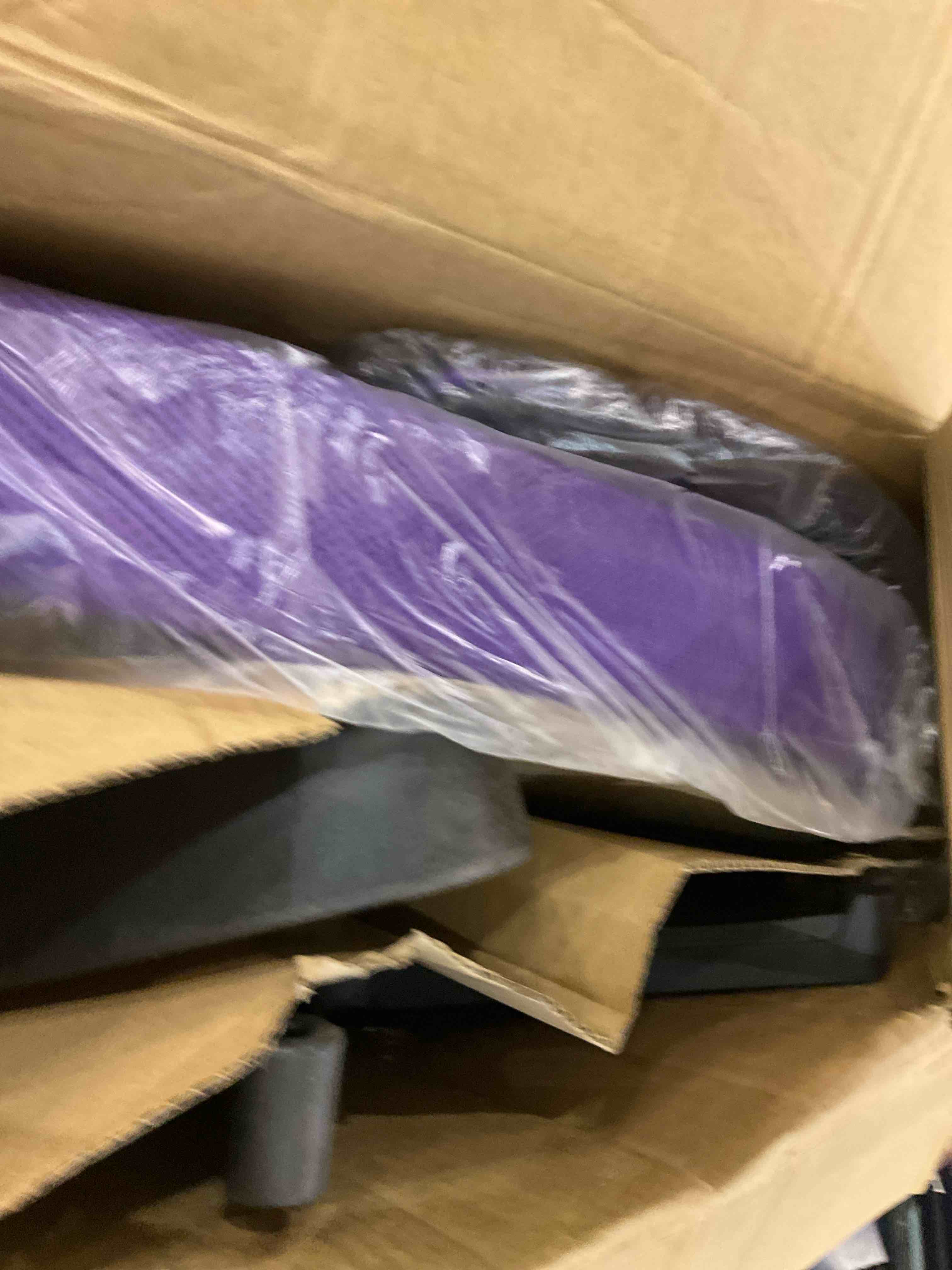 https://s3.amazonaws.com/lotting-images-prod/BargainHunt/EXS01549497_1715867995864.jpeg