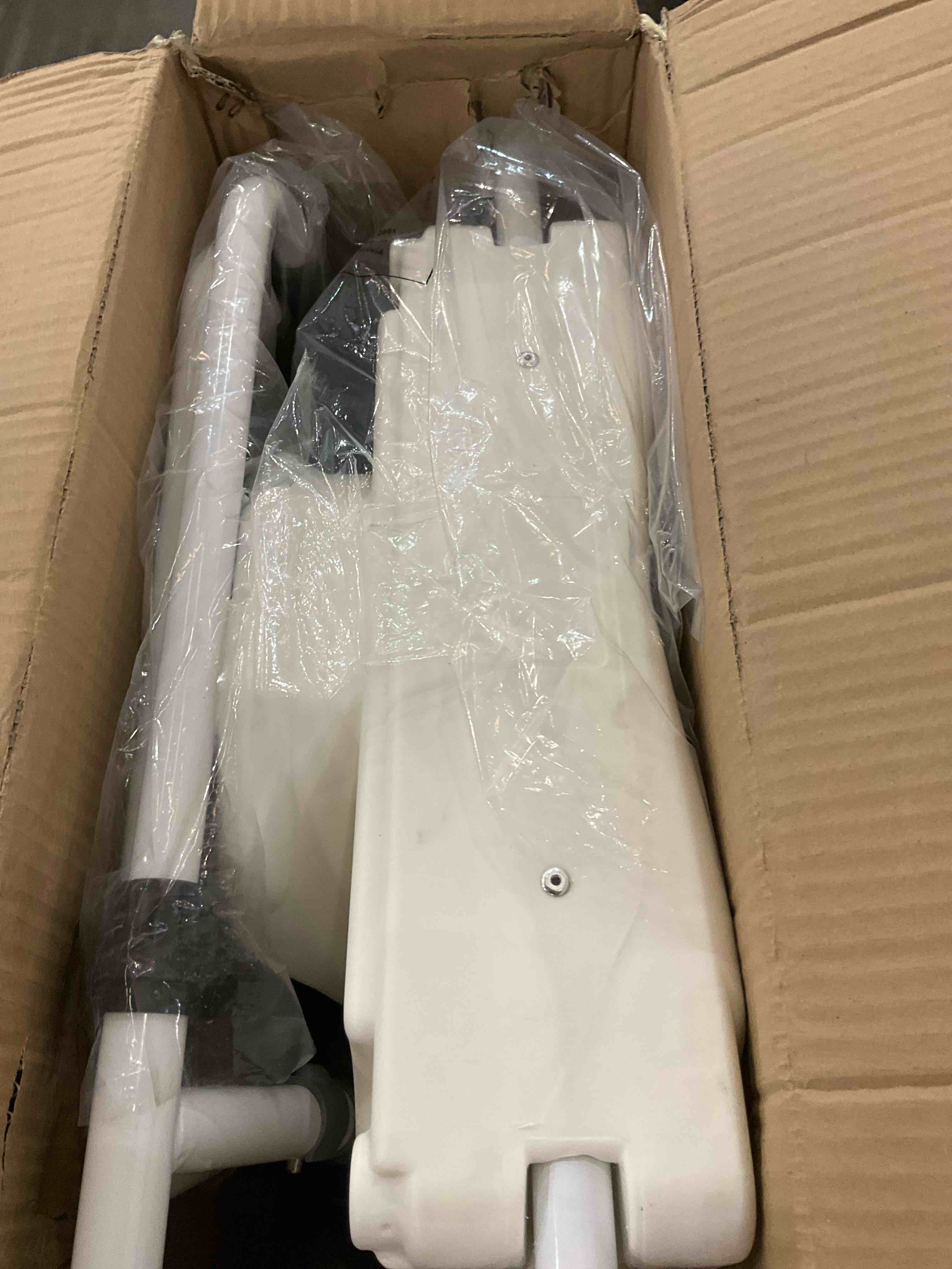 https://s3.amazonaws.com/lotting-images-prod/BargainHunt/EXS01549672_1714572165372.jpeg