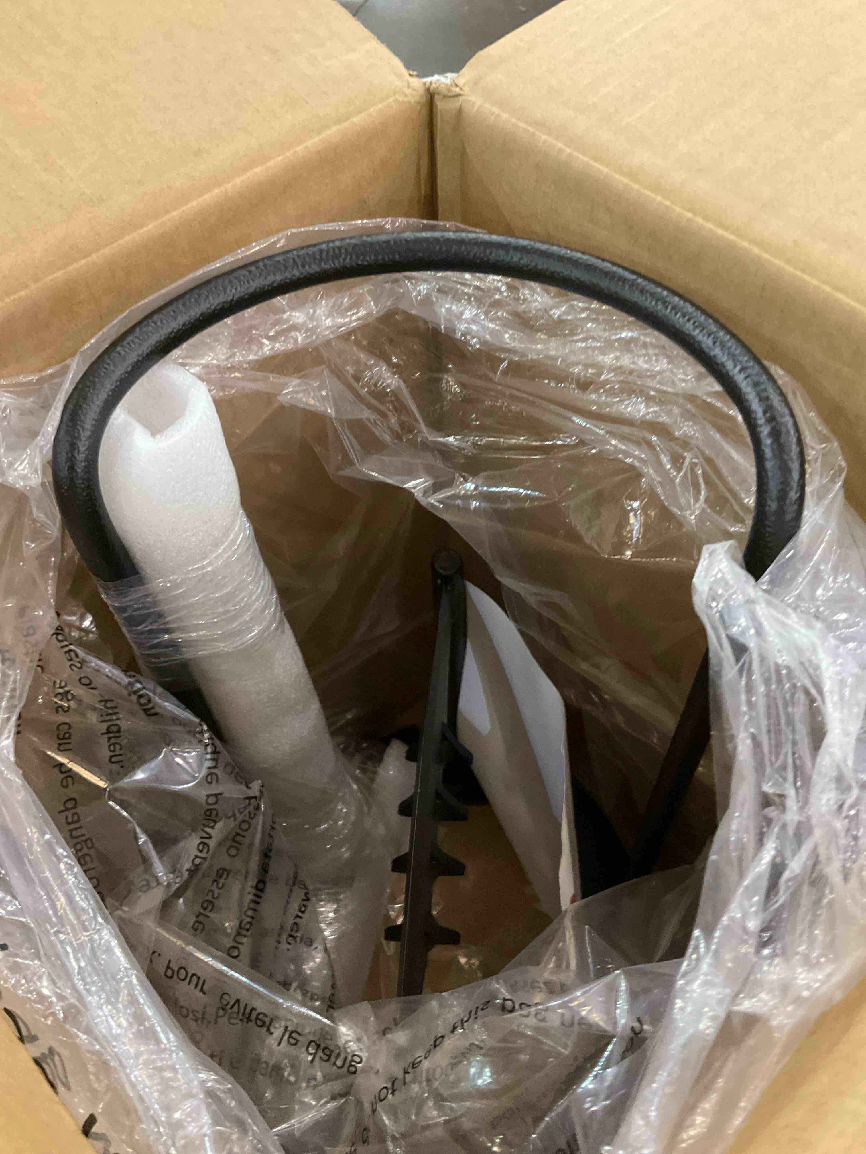 https://s3.amazonaws.com/lotting-images-prod/BargainHunt/EXS01549865_1715095535089.jpeg