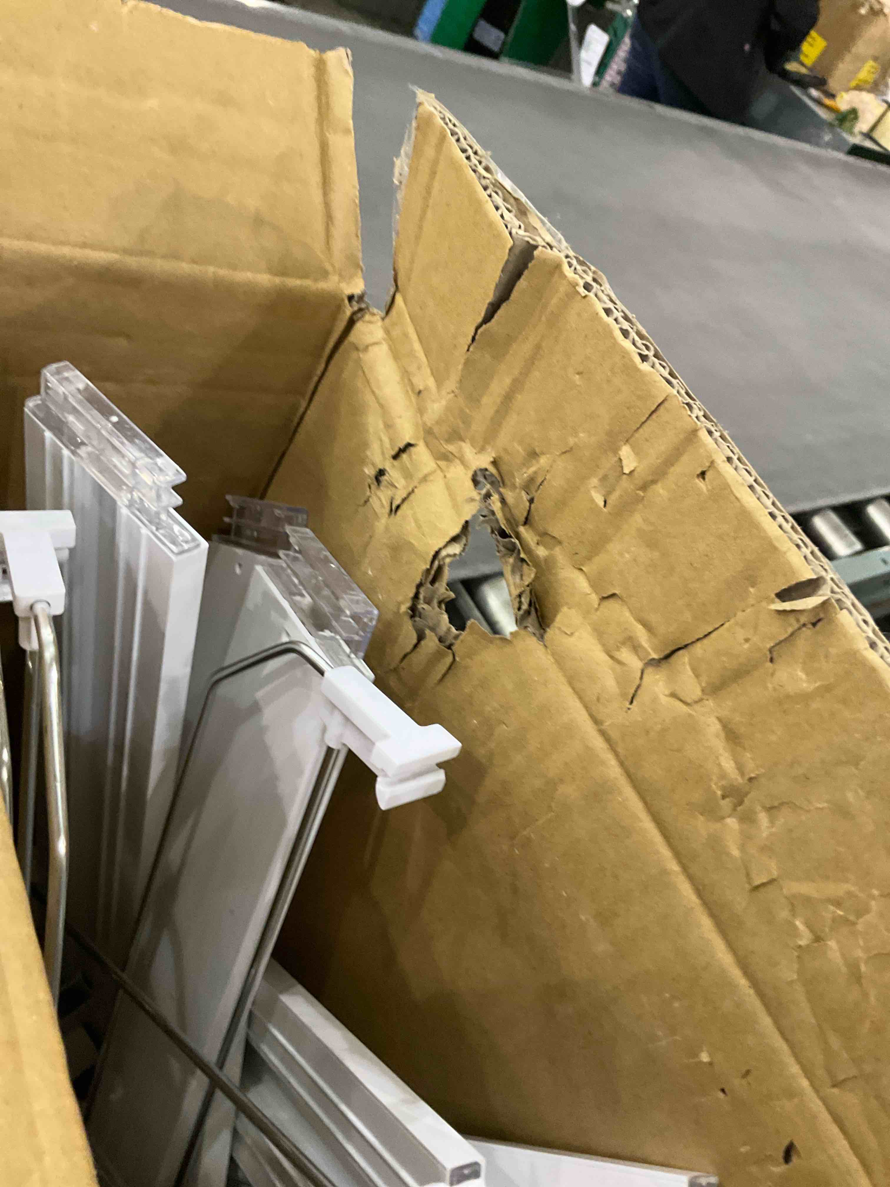 https://s3.amazonaws.com/lotting-images-prod/BargainHunt/EXS01550335_1715705032028.jpeg