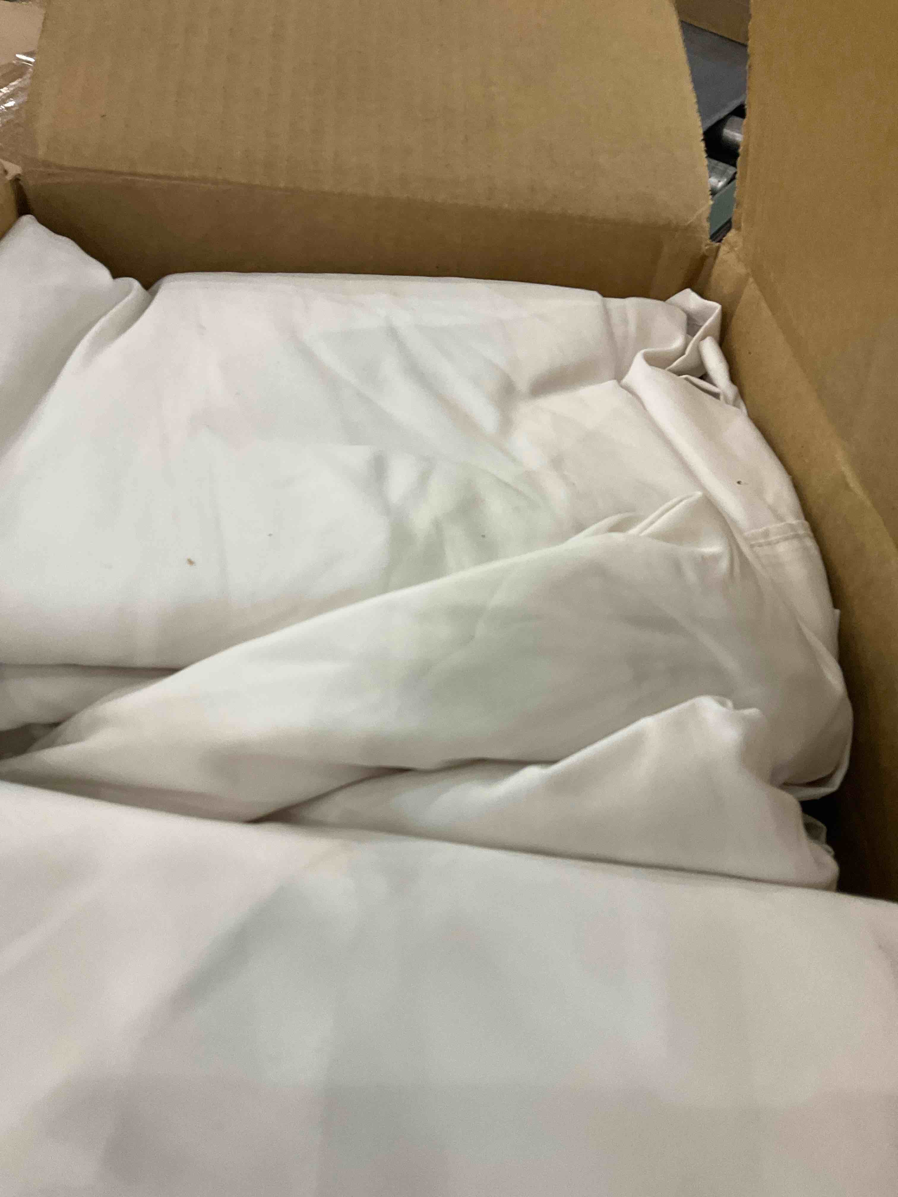https://s3.amazonaws.com/lotting-images-prod/BargainHunt/EXS01550337_1715705286982.jpeg