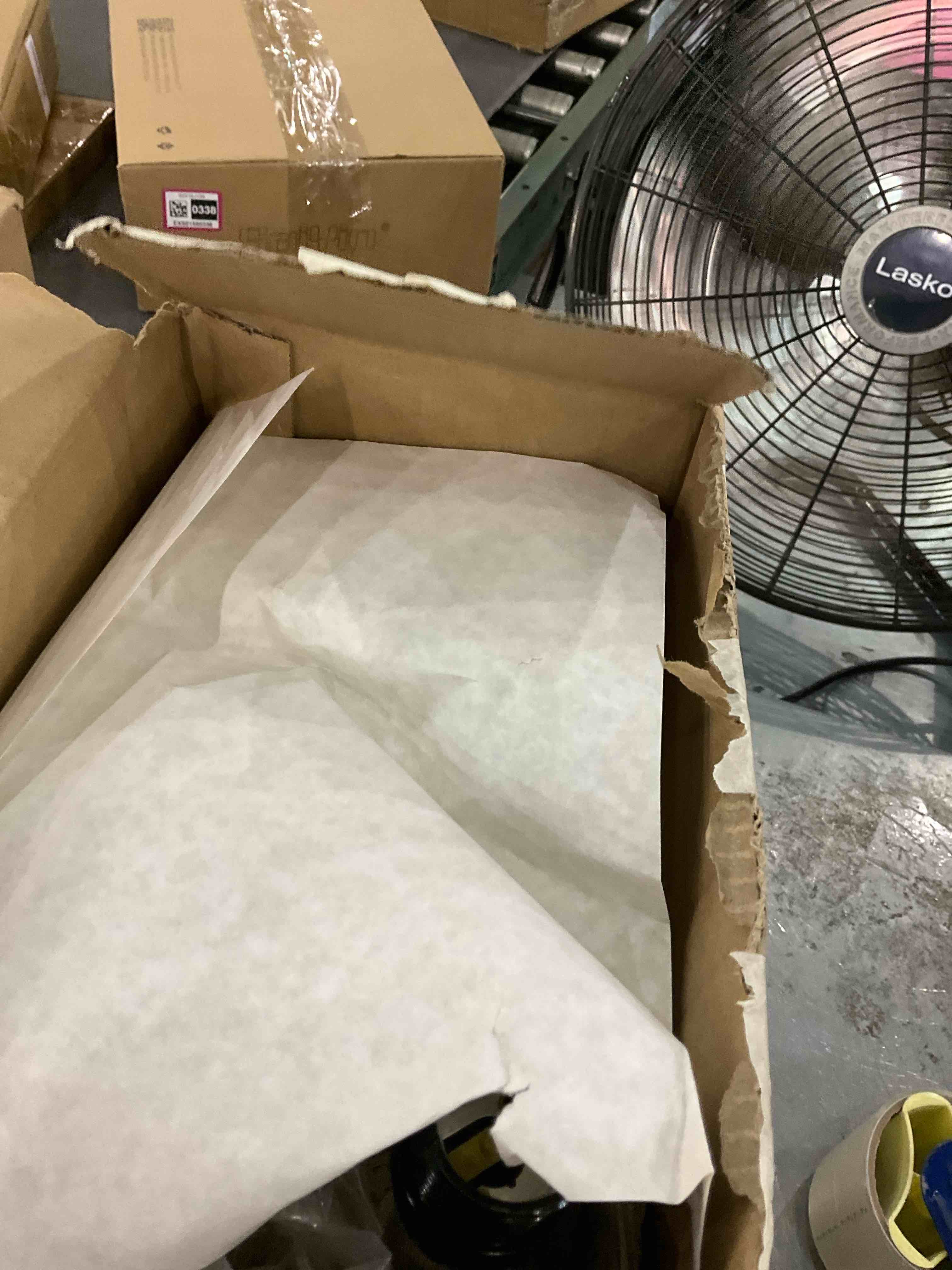https://s3.amazonaws.com/lotting-images-prod/BargainHunt/EXS01550339_1715705430975.jpeg