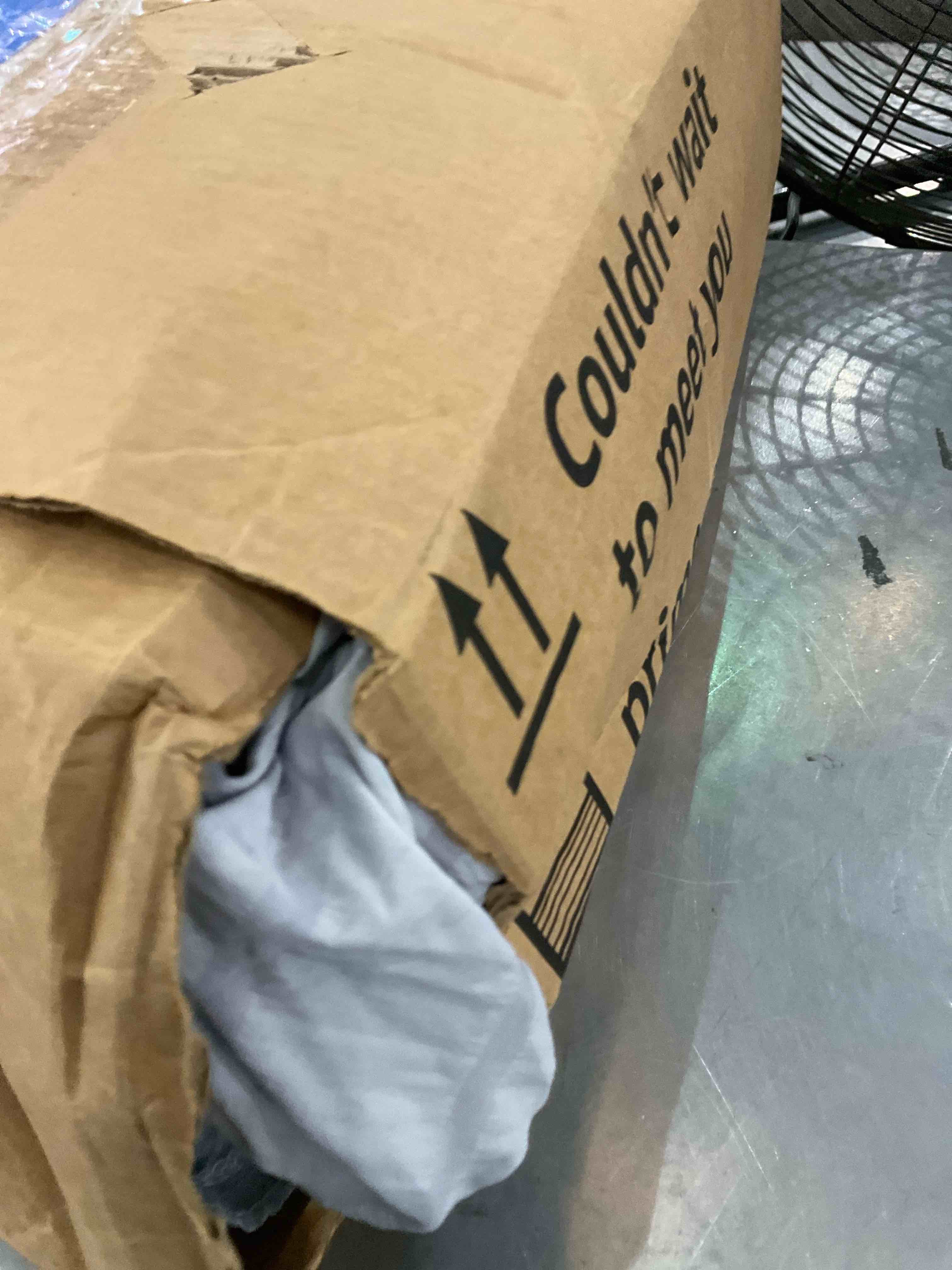 https://s3.amazonaws.com/lotting-images-prod/BargainHunt/EXS01550462_1715783701814.jpeg