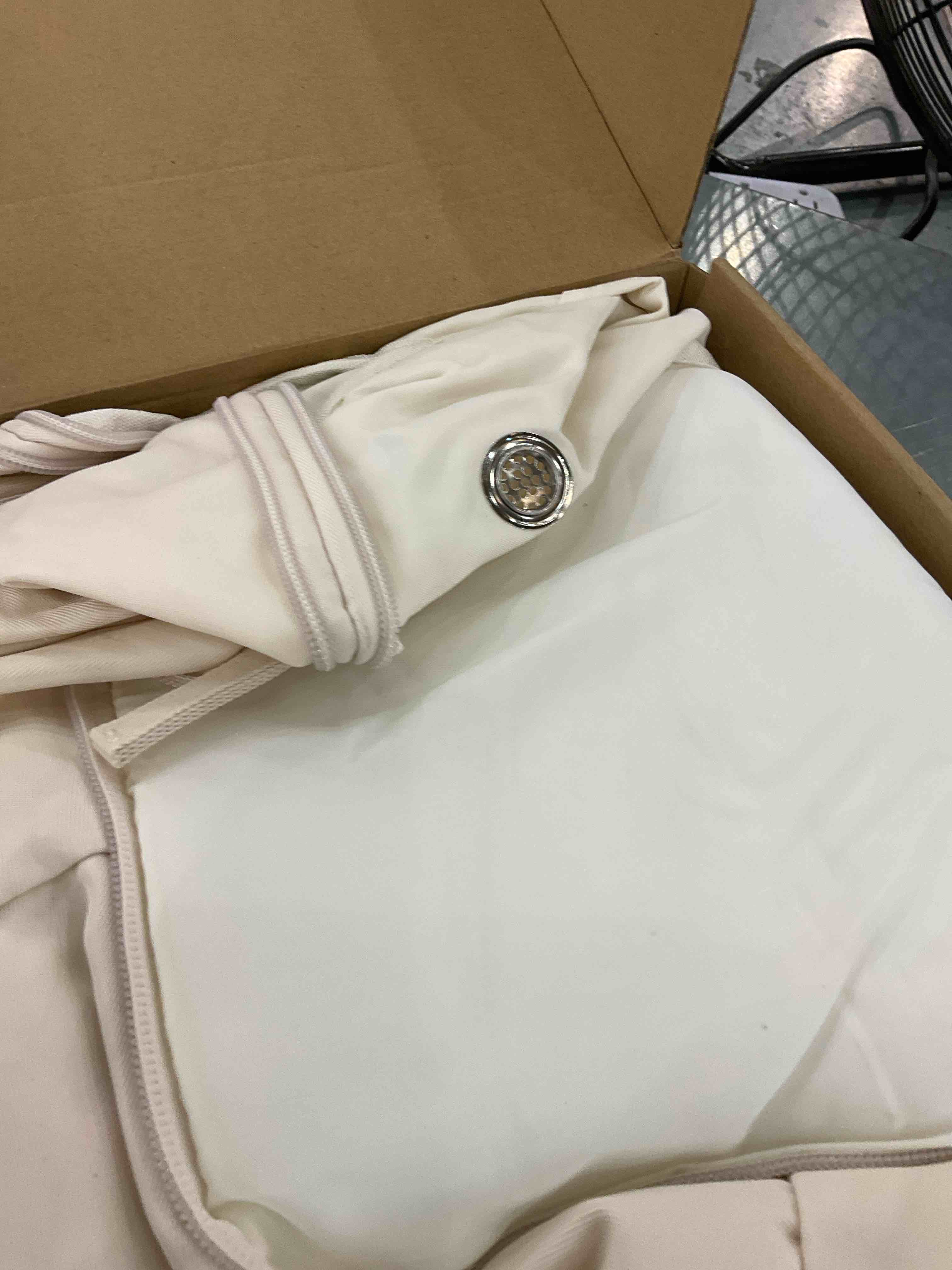 https://s3.amazonaws.com/lotting-images-prod/BargainHunt/EXS01550465_1715783882777.jpeg