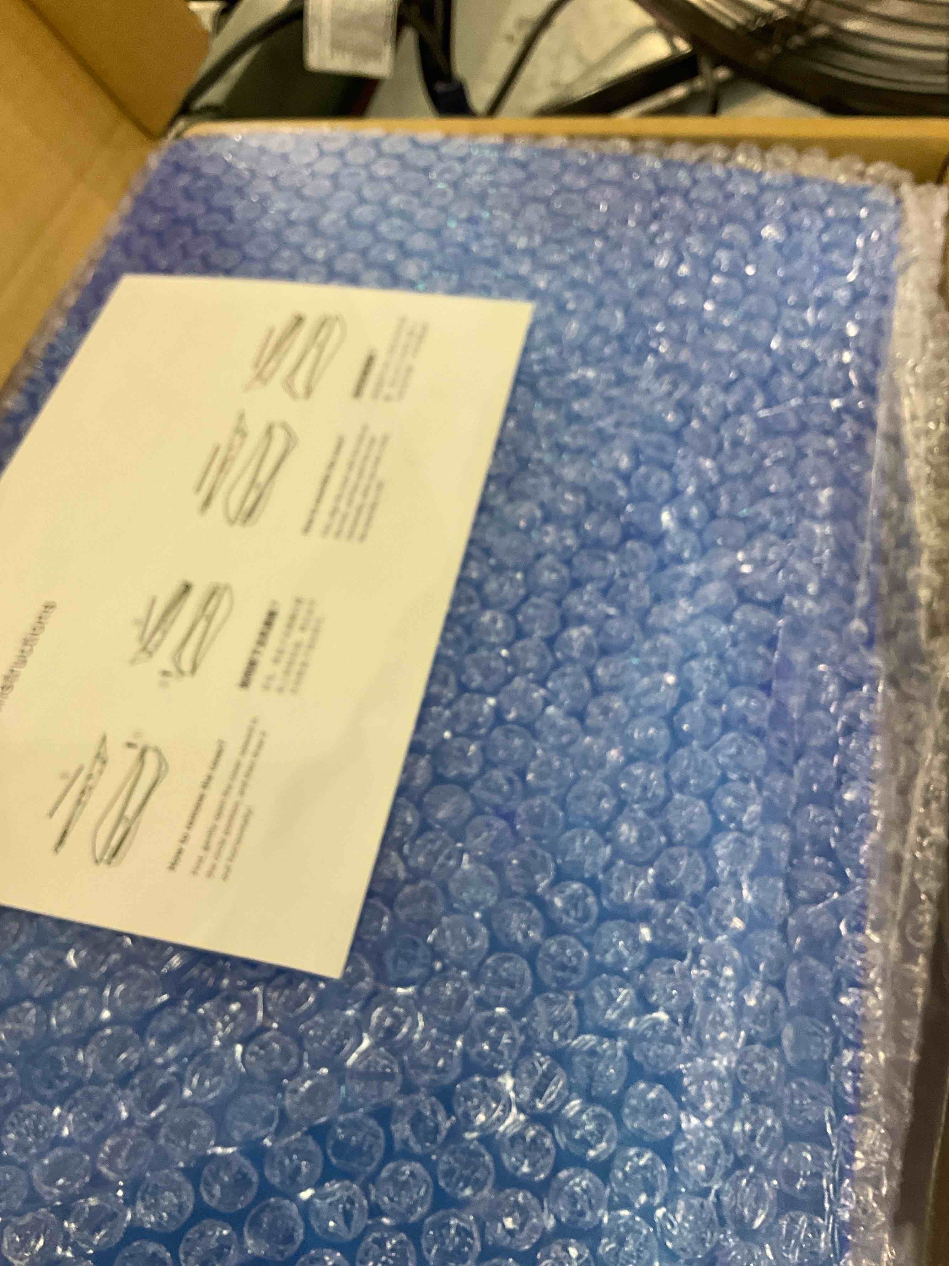 https://s3.amazonaws.com/lotting-images-prod/BargainHunt/EXS01550466_1715783932827.jpeg