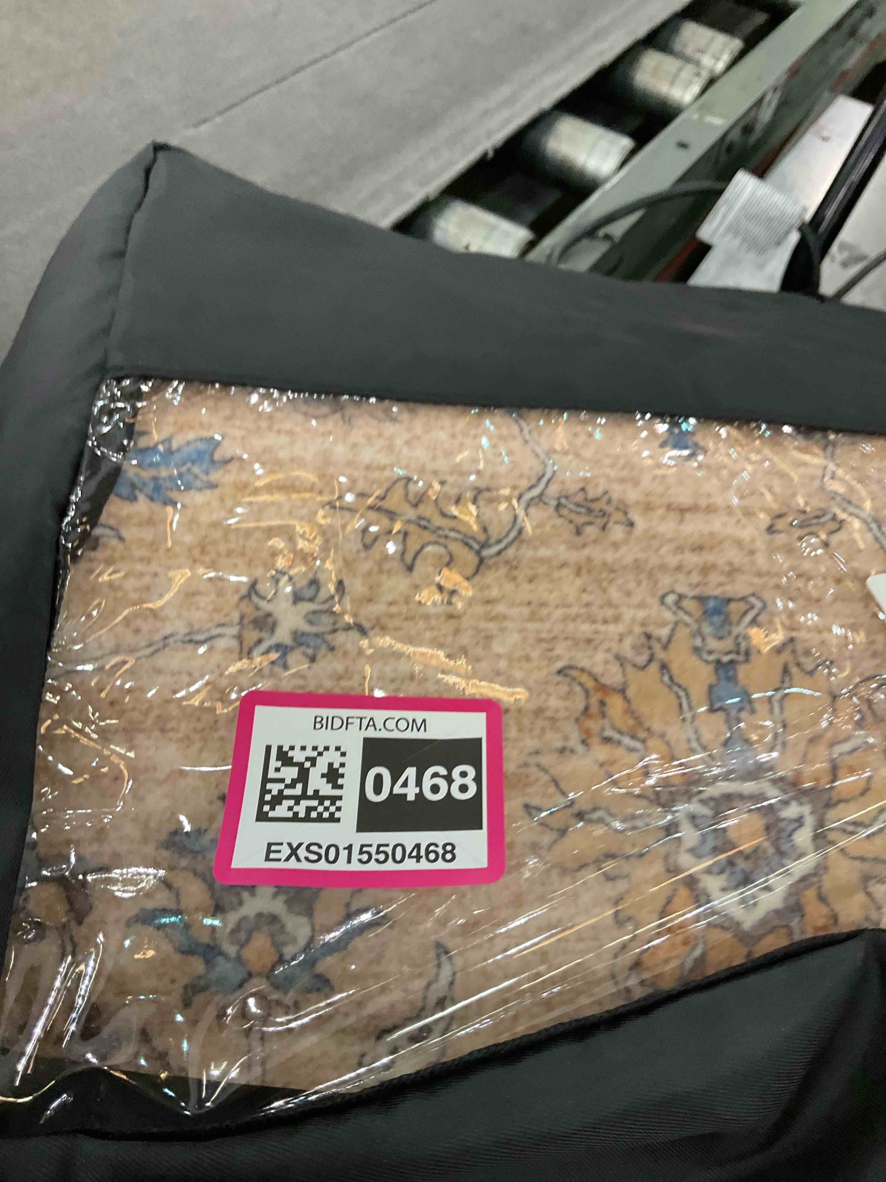 https://s3.amazonaws.com/lotting-images-prod/BargainHunt/EXS01550468_1715784015937.jpeg