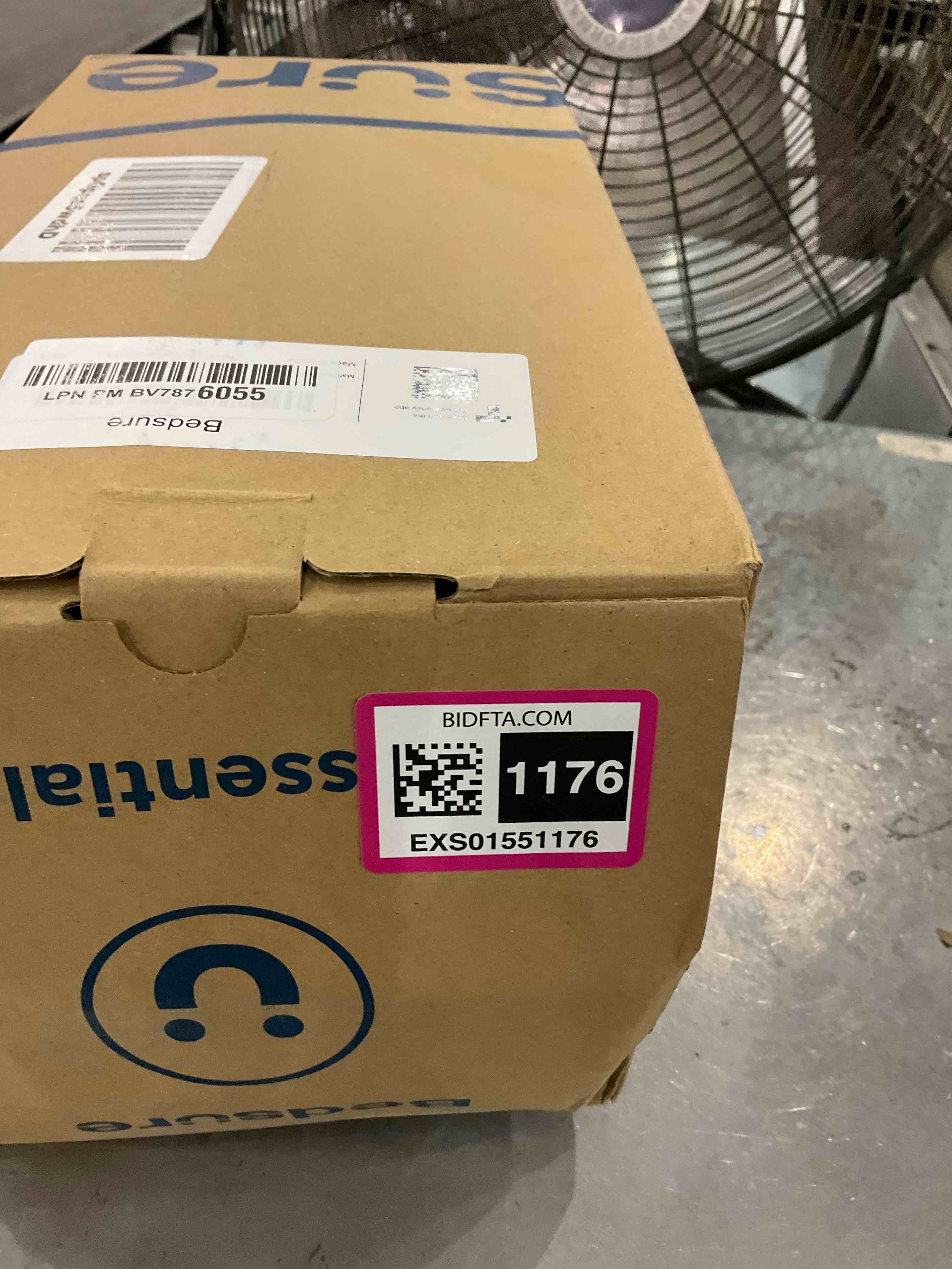 https://s3.amazonaws.com/lotting-images-prod/BargainHunt/EXS01551176_1715183215009.jpeg