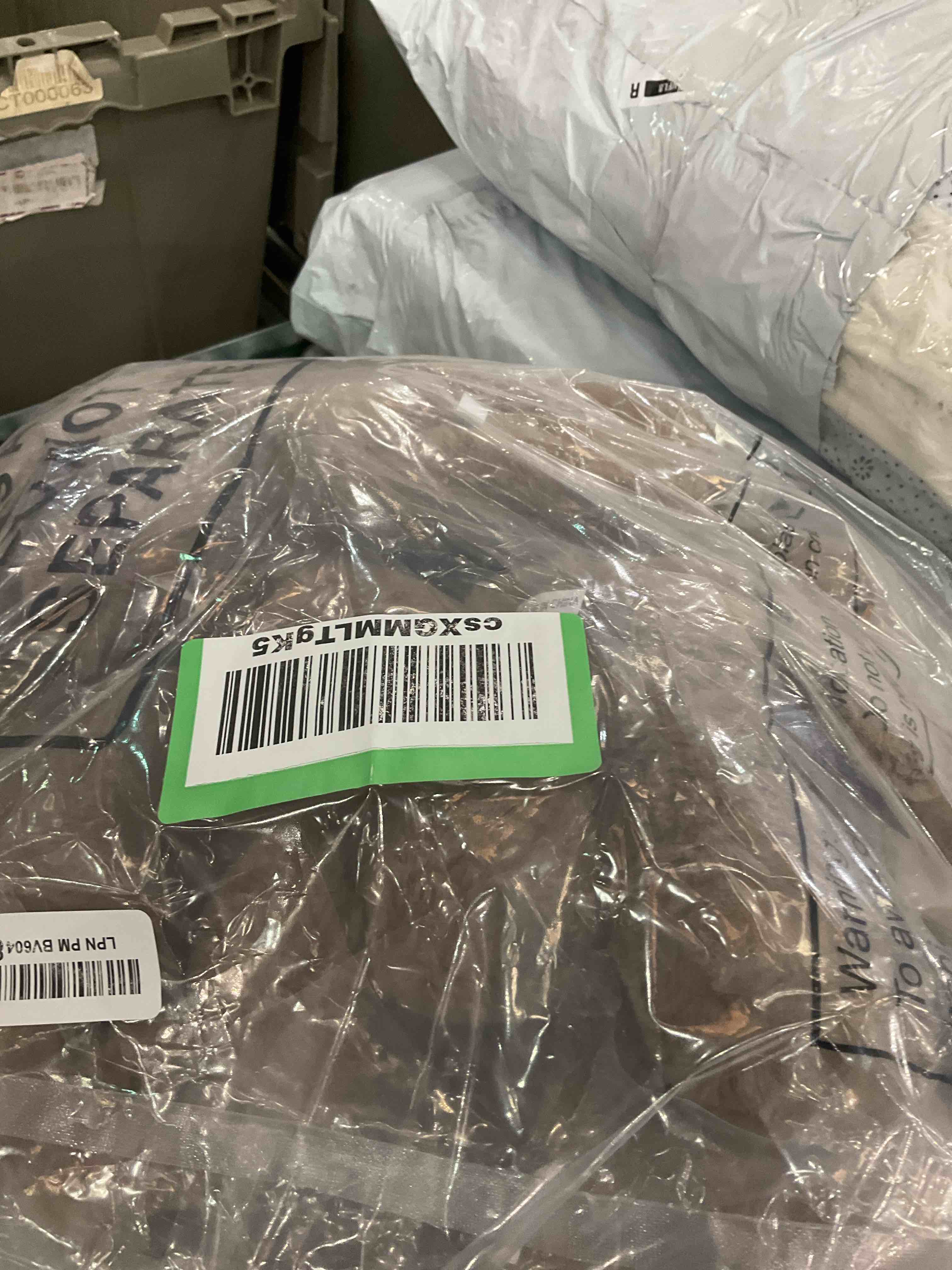 https://s3.amazonaws.com/lotting-images-prod/BargainHunt/EXS01551187_1715186444545.jpeg