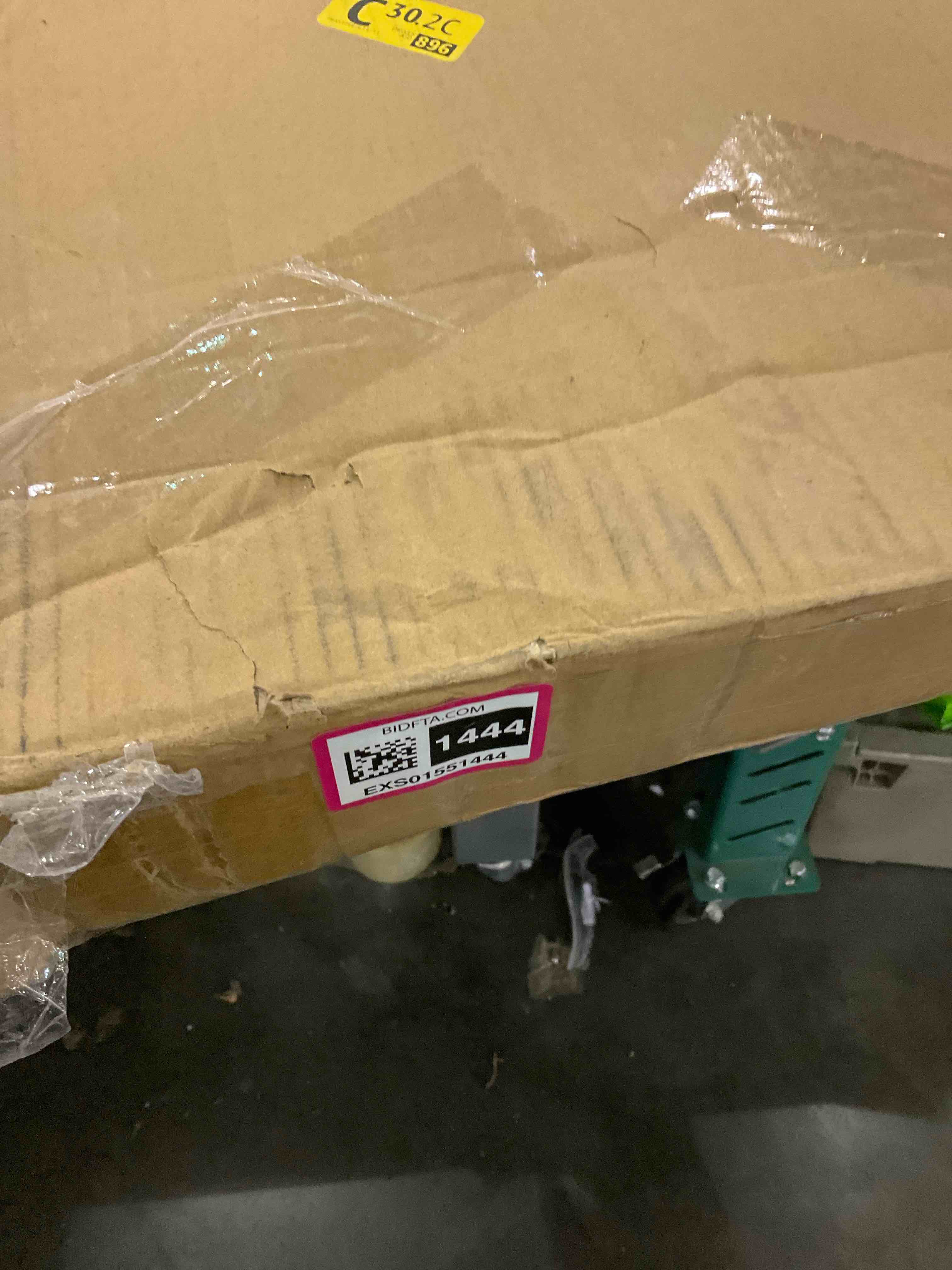 https://s3.amazonaws.com/lotting-images-prod/BargainHunt/EXS01551444_1715608280217.jpeg