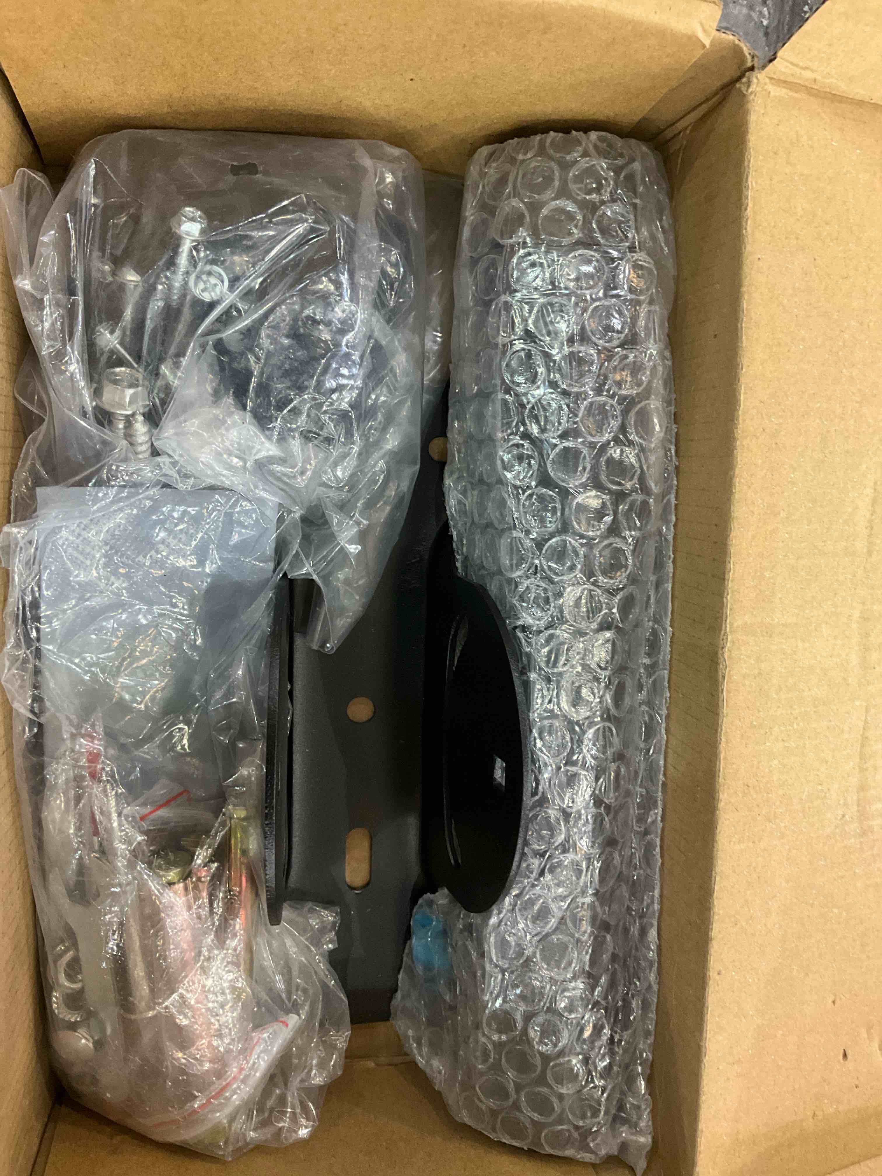 https://s3.amazonaws.com/lotting-images-prod/BargainHunt/EXS01551570_1715871084644.jpeg