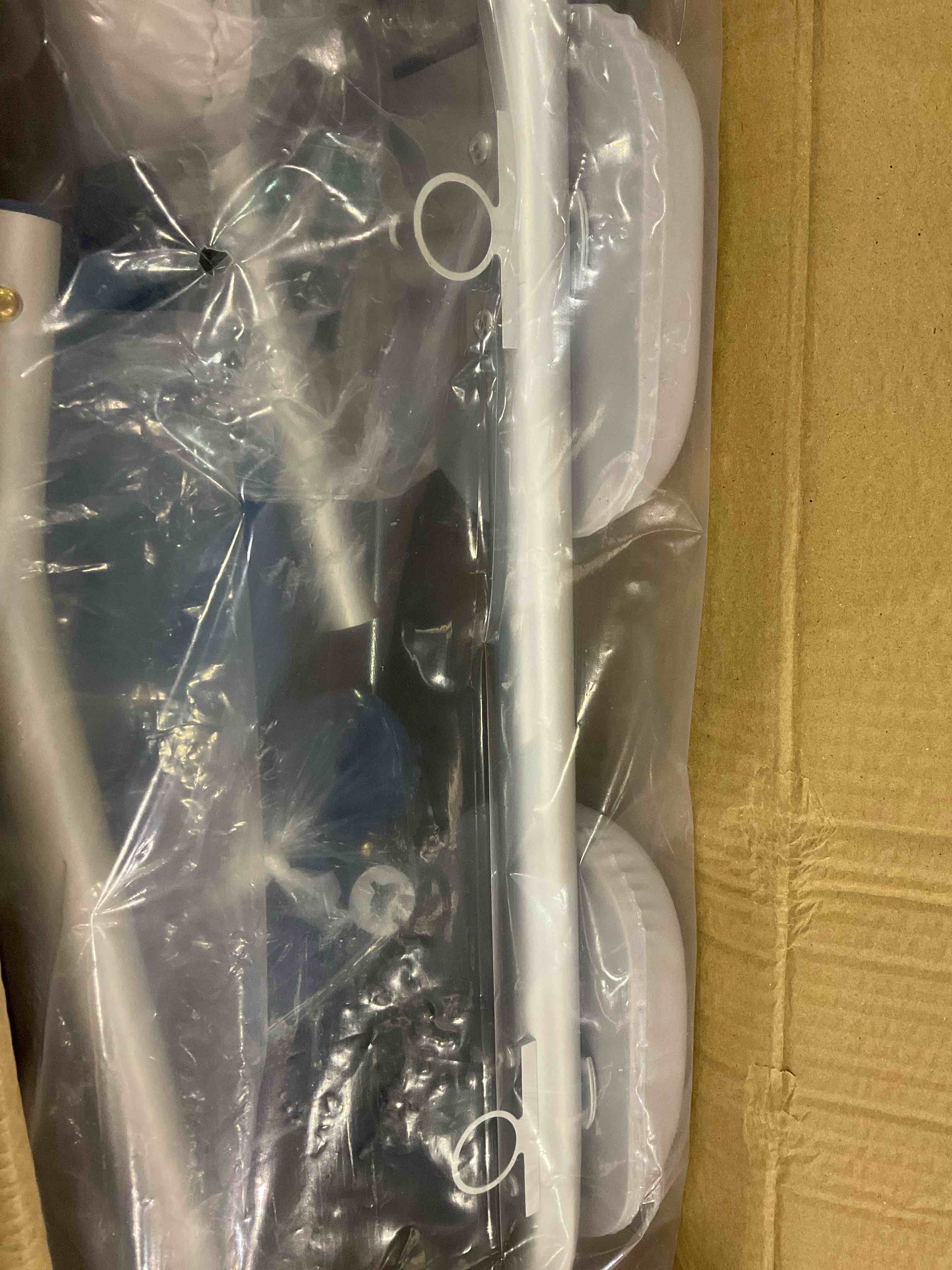 https://s3.amazonaws.com/lotting-images-prod/BargainHunt/EXS01551669_1715954715089.jpeg