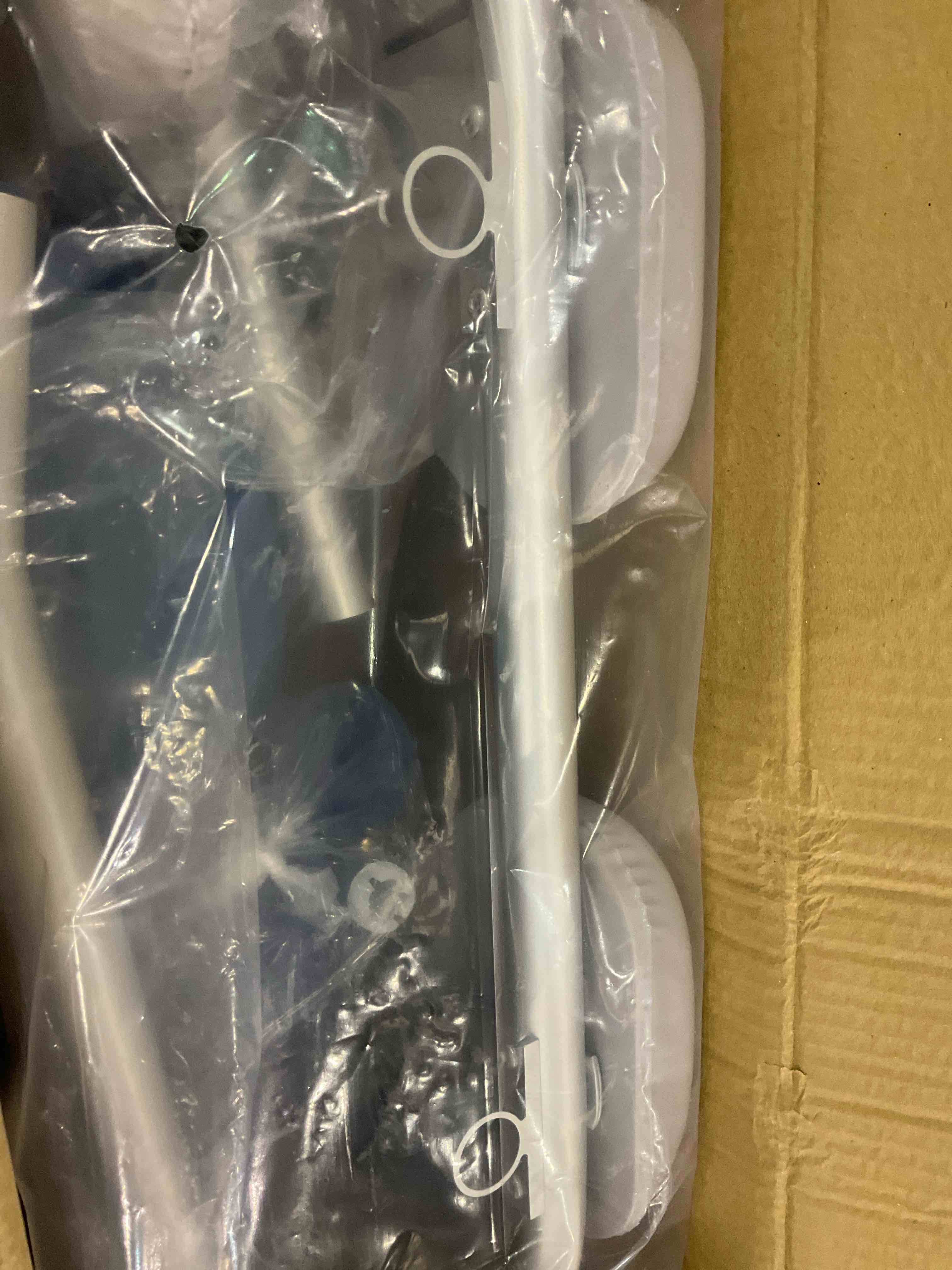https://s3.amazonaws.com/lotting-images-prod/BargainHunt/EXS01551669_1715954716142.jpeg