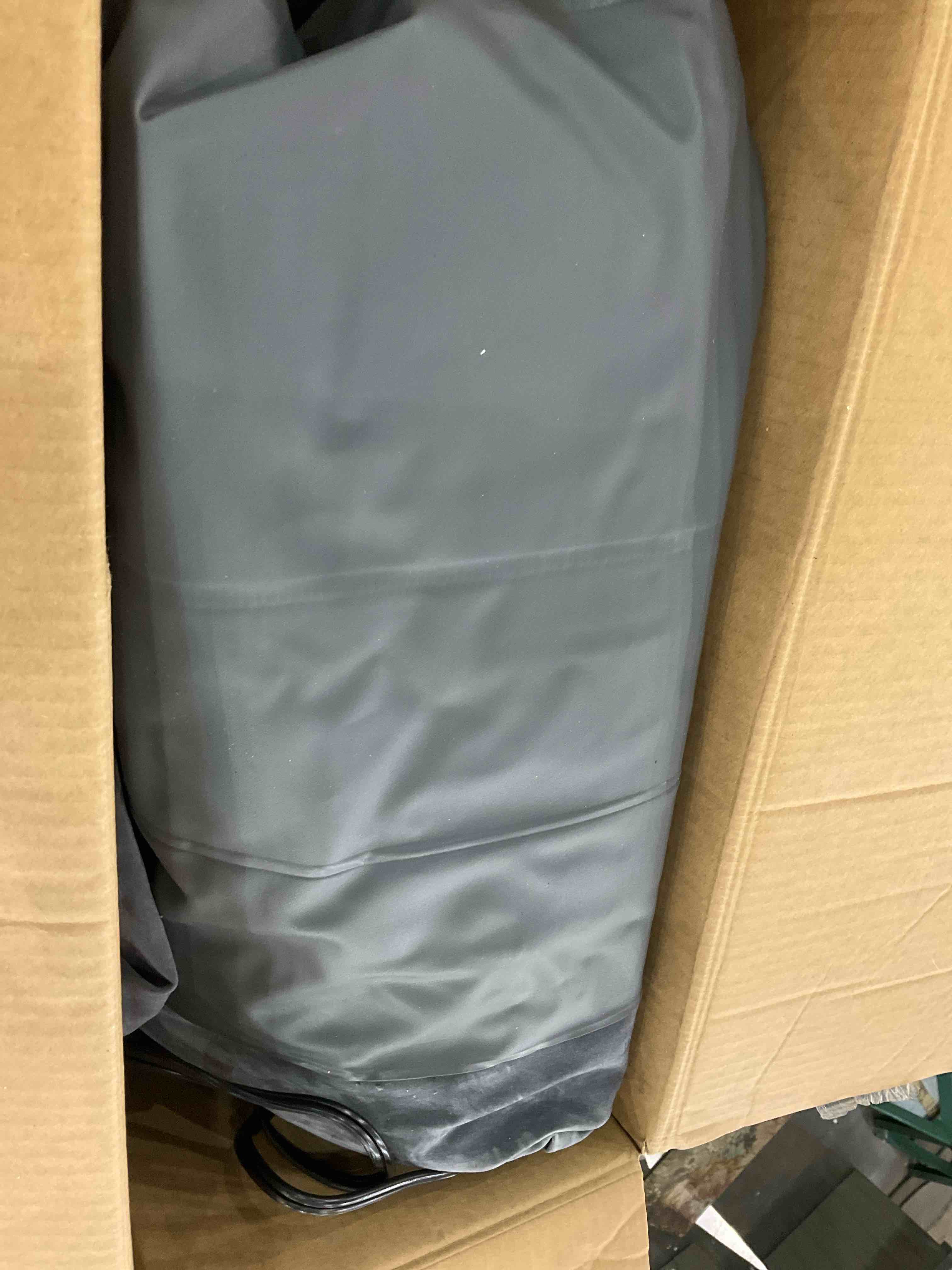 https://s3.amazonaws.com/lotting-images-prod/BargainHunt/EXS01551776_1716293615947.jpeg