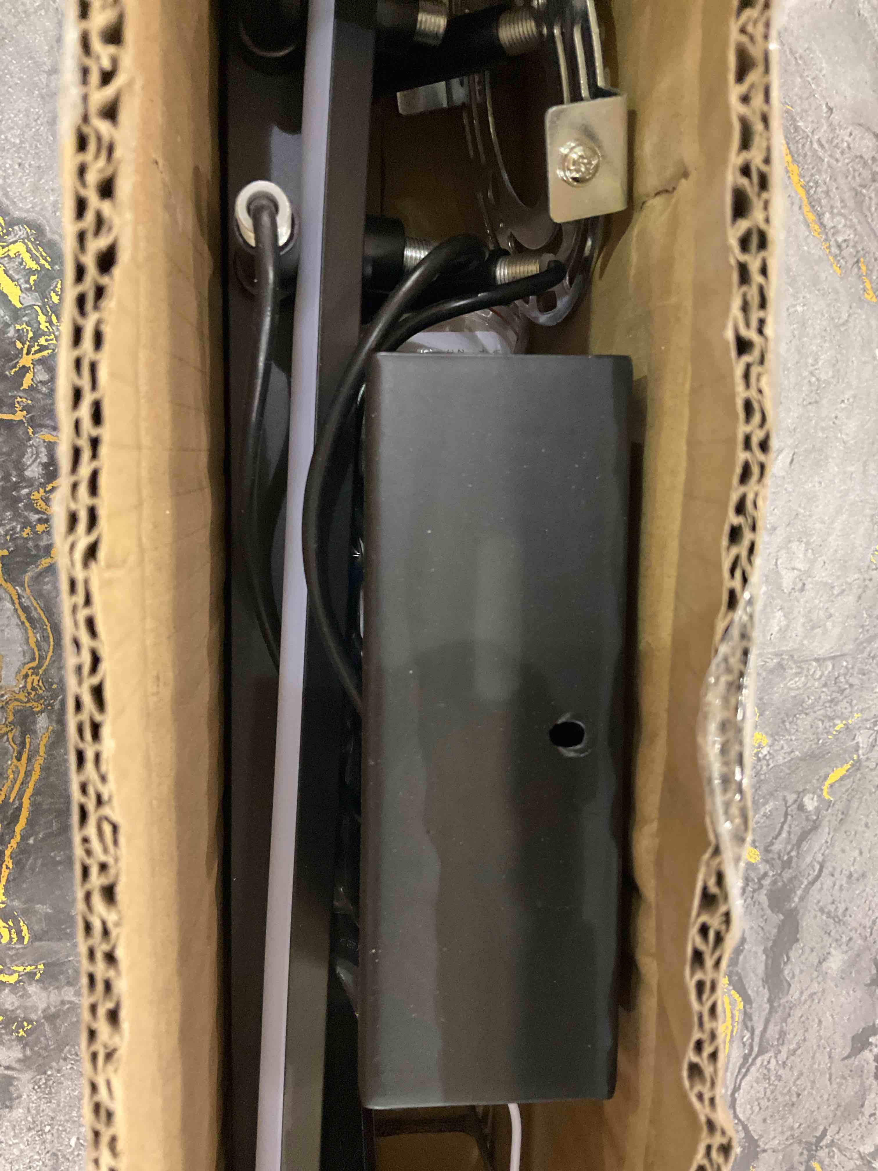 https://s3.amazonaws.com/lotting-images-prod/BargainHunt/EXS01551793_1716298755056.jpeg