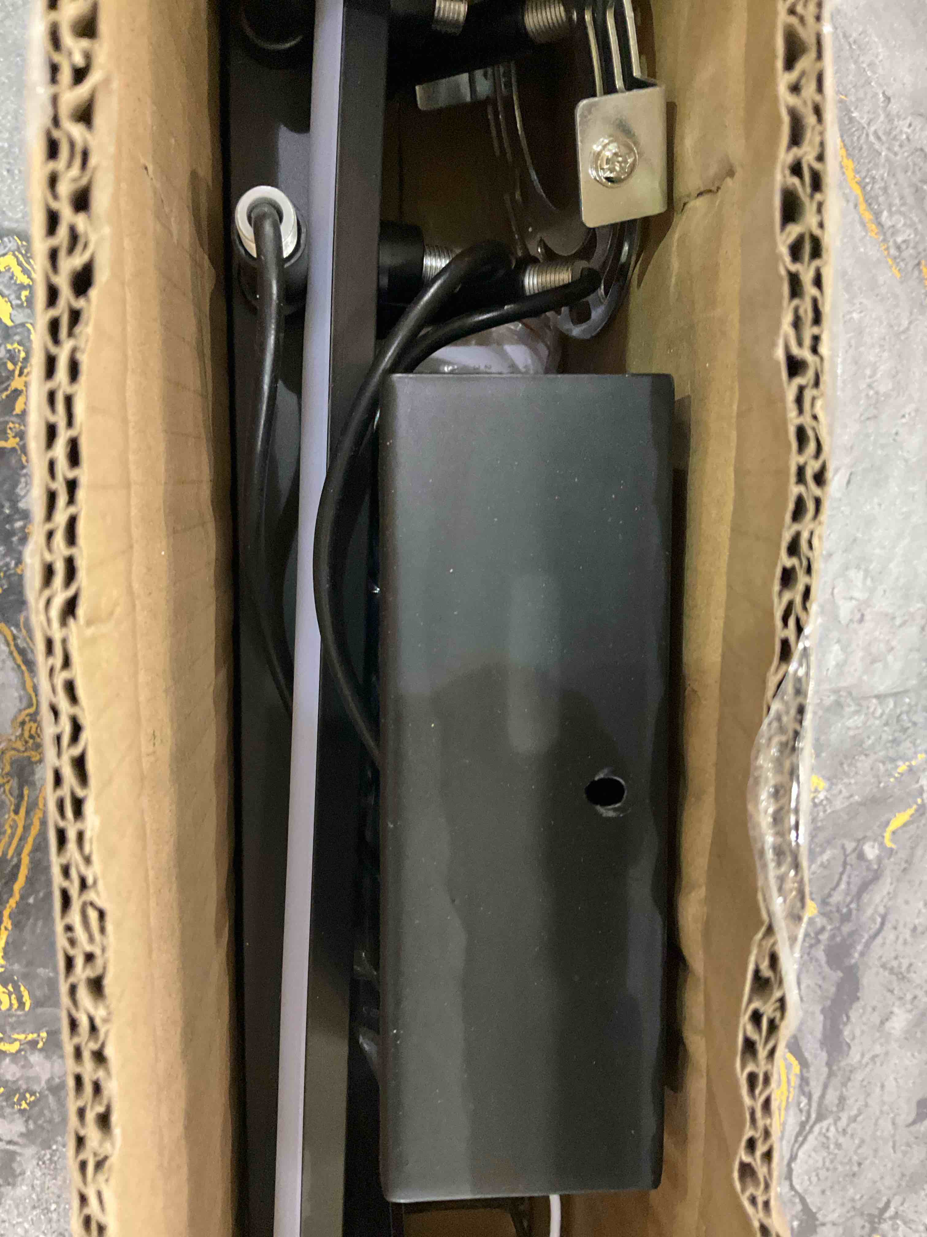 https://s3.amazonaws.com/lotting-images-prod/BargainHunt/EXS01551793_1716298756752.jpeg