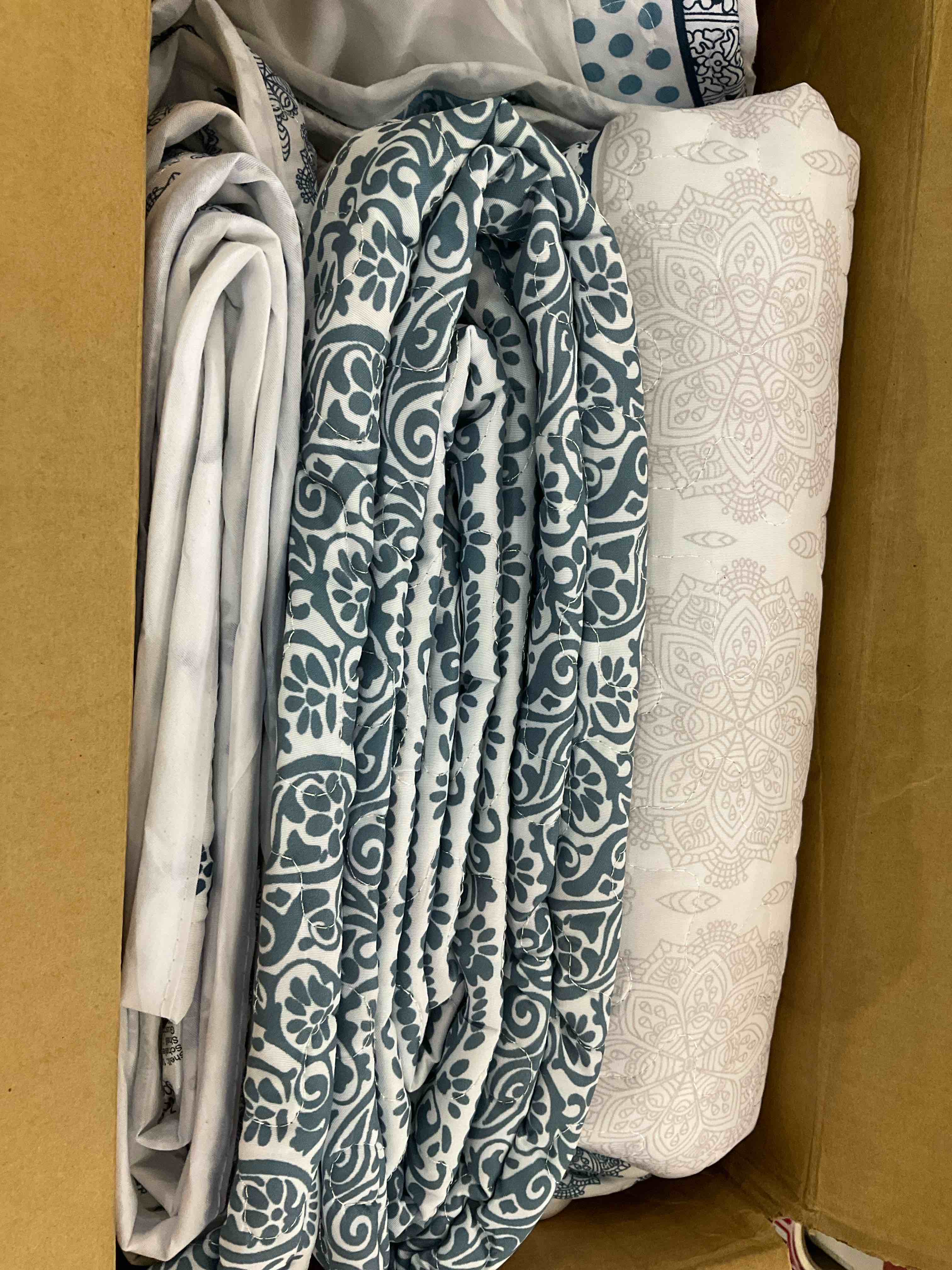 https://s3.amazonaws.com/lotting-images-prod/BargainHunt/EXS01551814_1716301244111.jpeg
