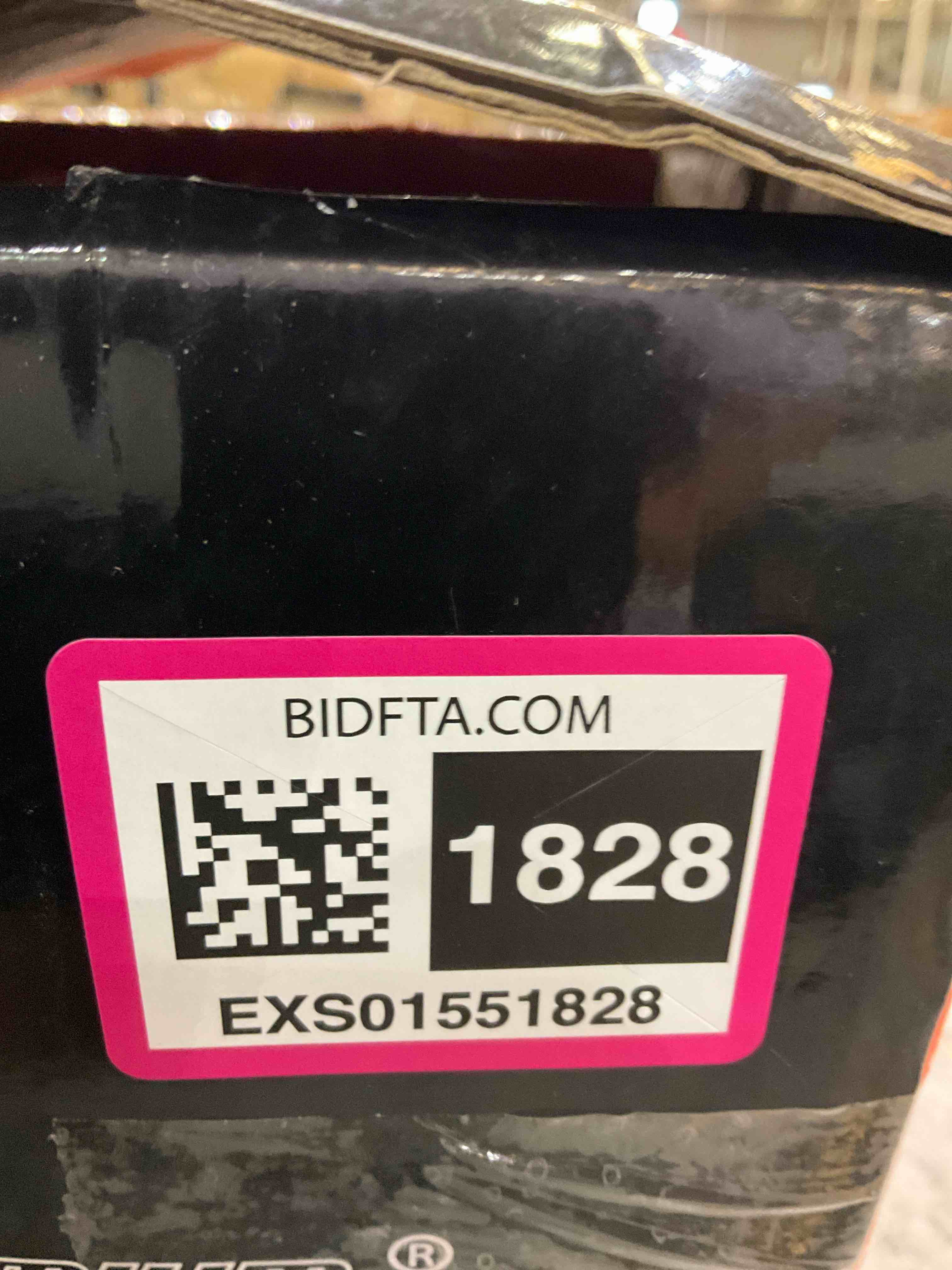 https://s3.amazonaws.com/lotting-images-prod/BargainHunt/EXS01551828_1716302887777.jpeg