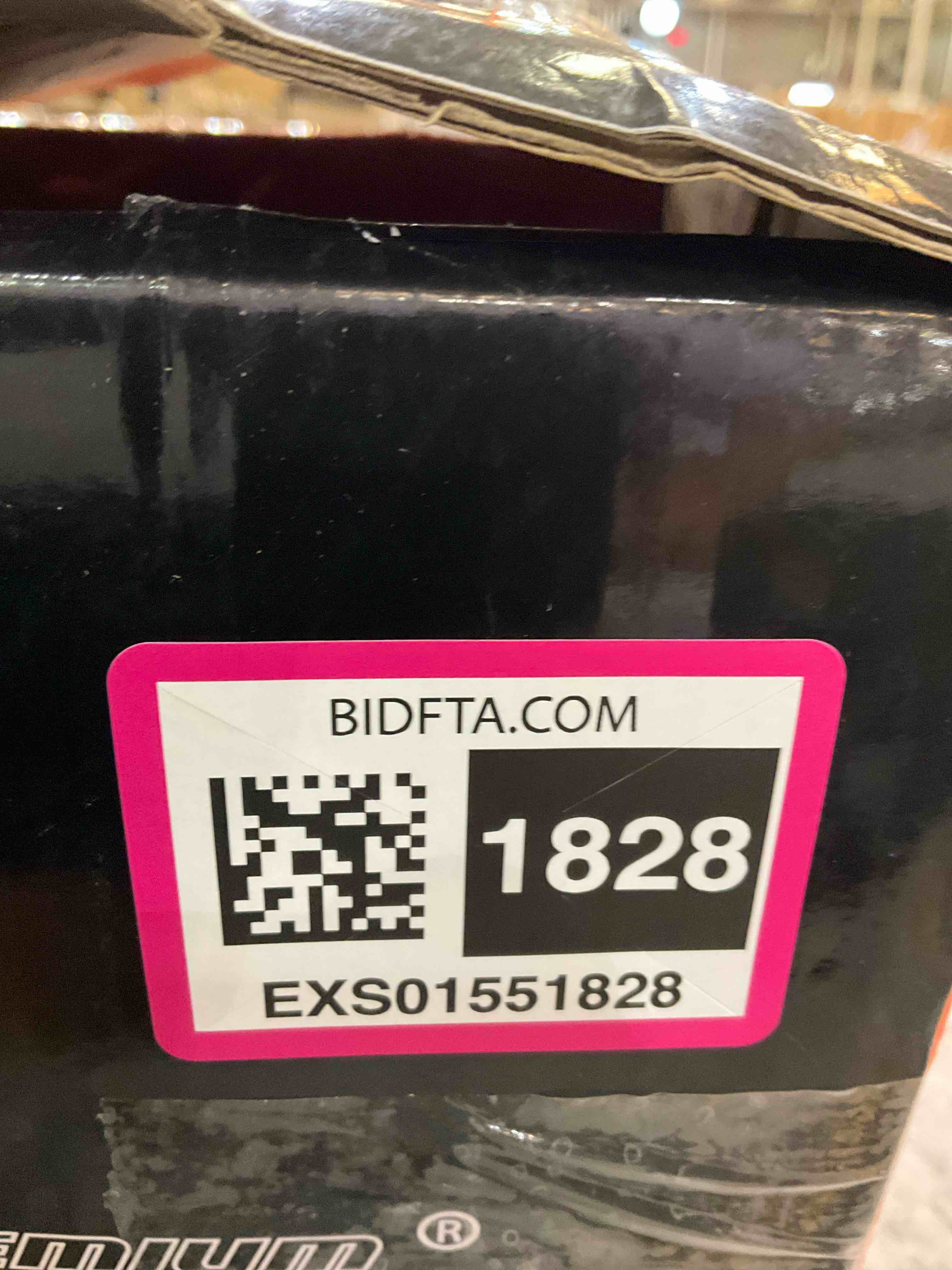 https://s3.amazonaws.com/lotting-images-prod/BargainHunt/EXS01551828_1716302888896.jpeg
