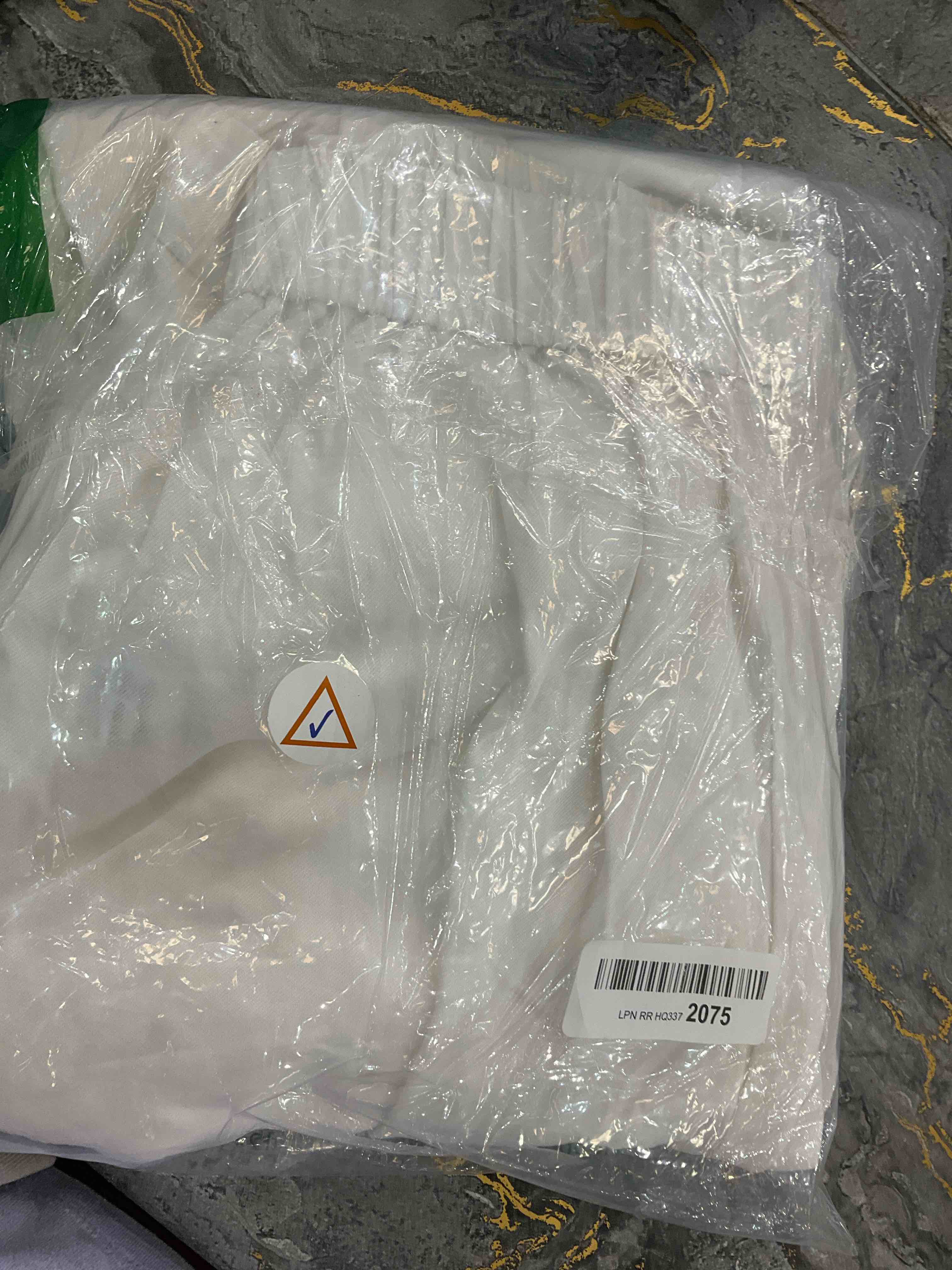 https://s3.amazonaws.com/lotting-images-prod/BargainHunt/EXS01551832_1716303571875.jpeg