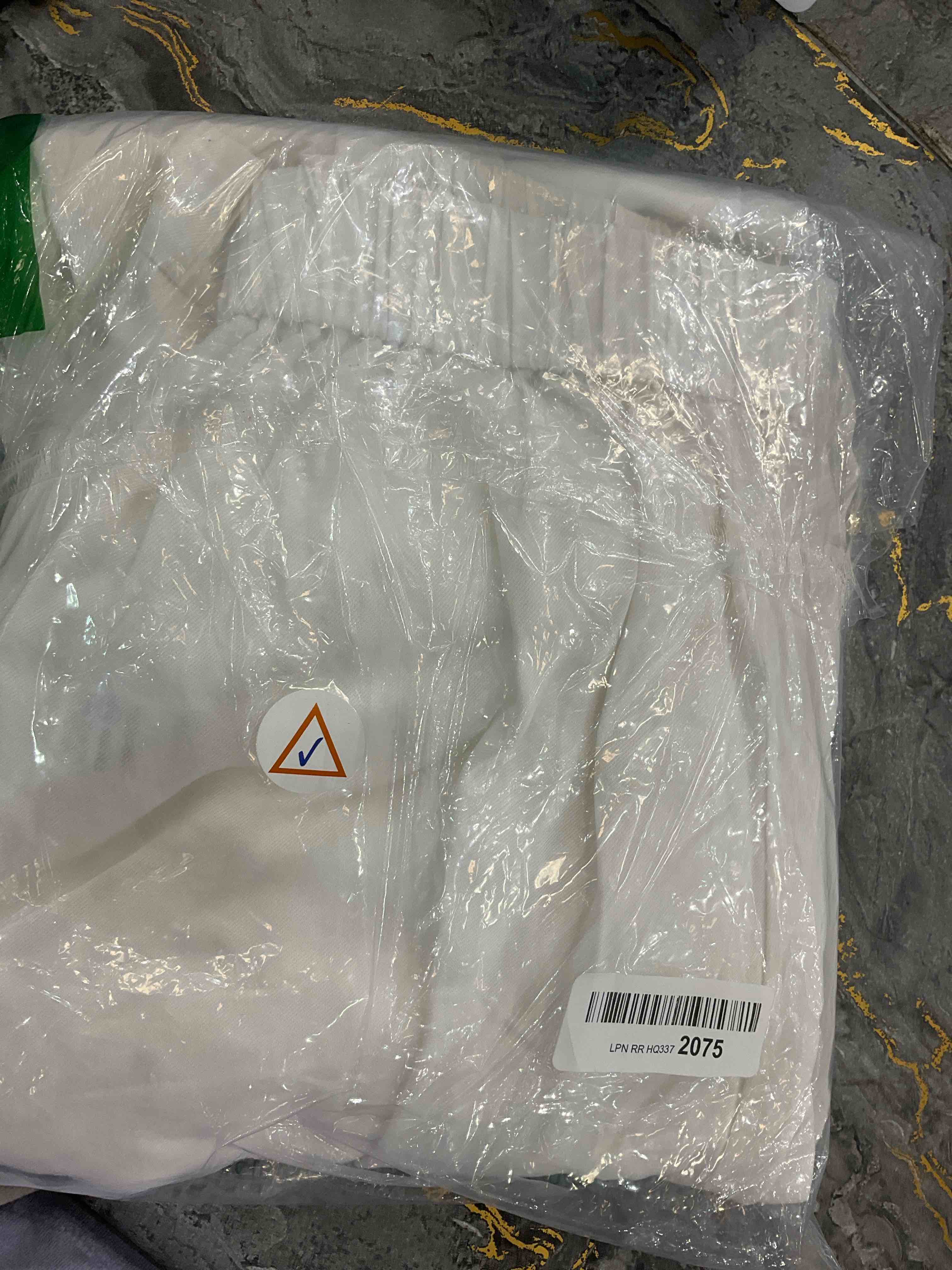 https://s3.amazonaws.com/lotting-images-prod/BargainHunt/EXS01551832_1716303572895.jpeg