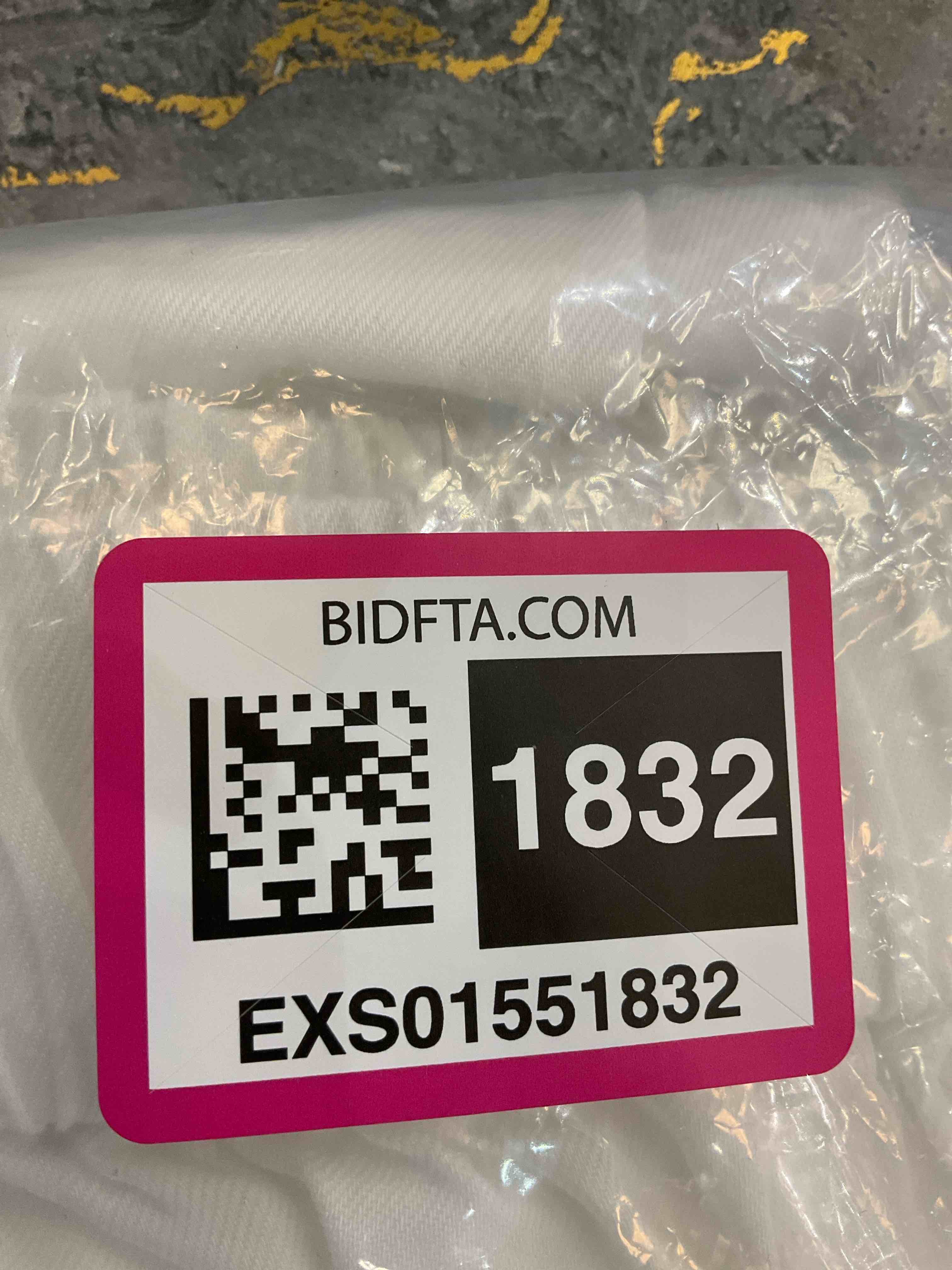 https://s3.amazonaws.com/lotting-images-prod/BargainHunt/EXS01551832_1716303592027.jpeg