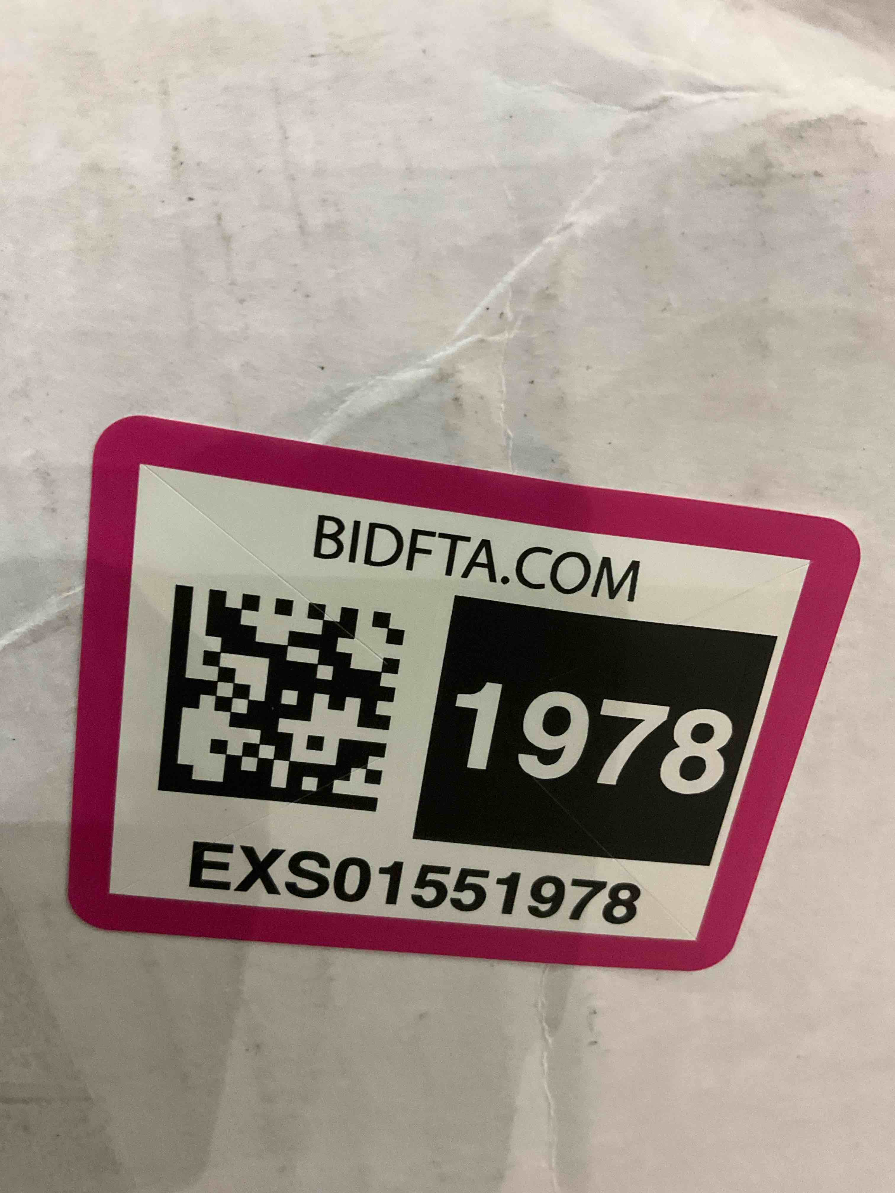 https://s3.amazonaws.com/lotting-images-prod/BargainHunt/EXS01551978_1716464154173.jpeg