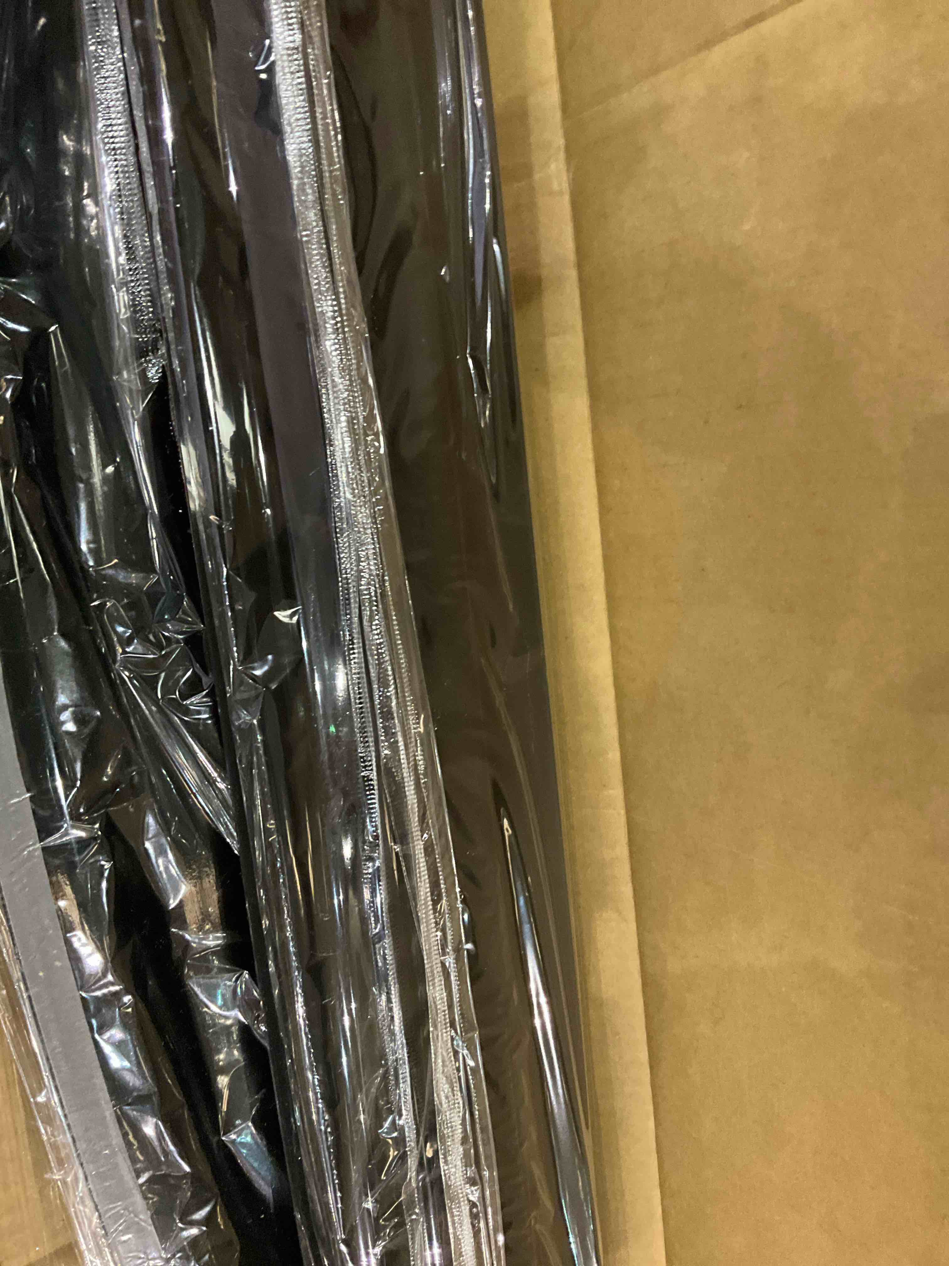 https://s3.amazonaws.com/lotting-images-prod/BargainHunt/EXS01551990_1716465760123.jpeg